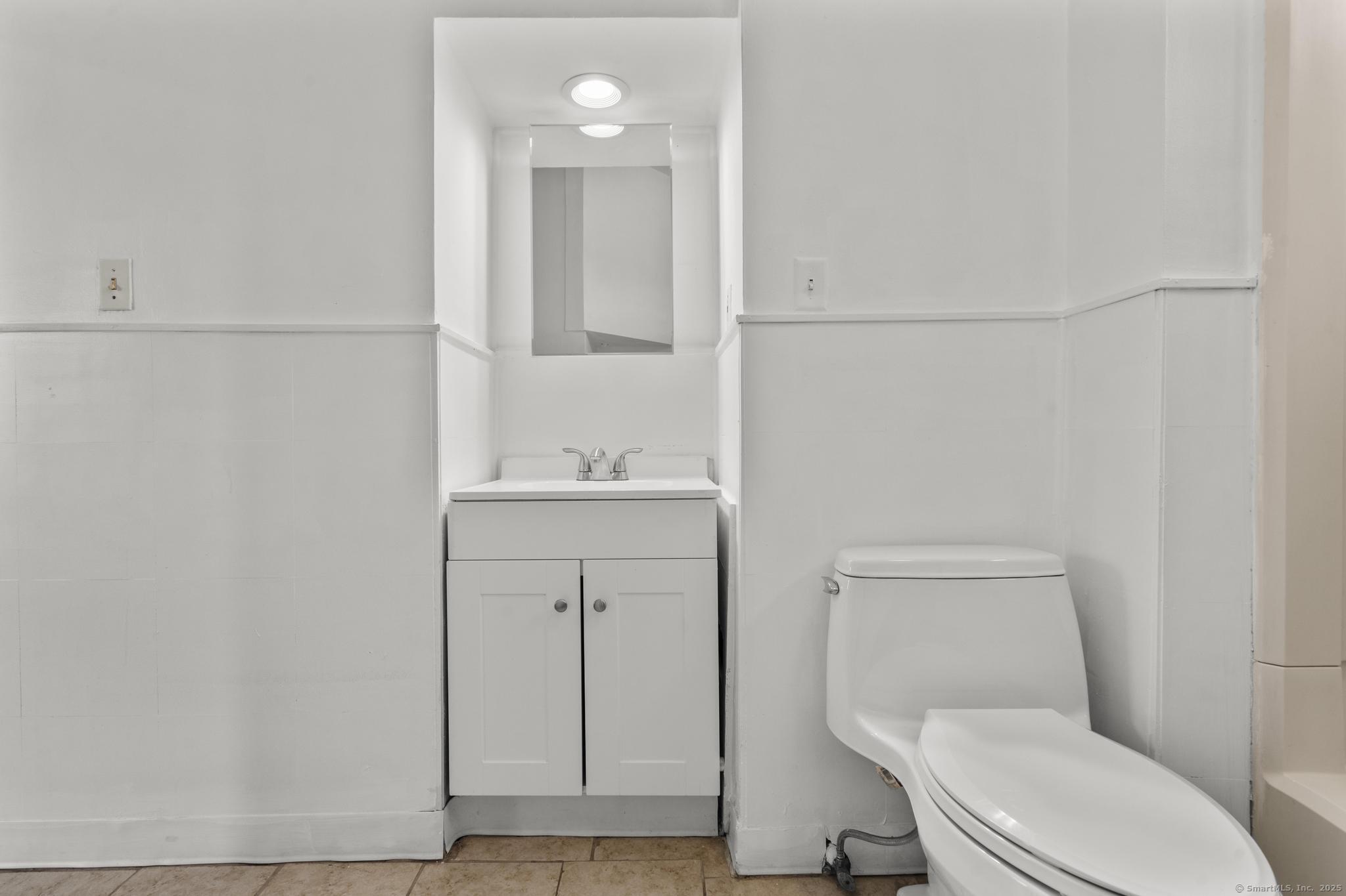 Hartford, Connecticut 06106, United States, 3 Bedrooms Bedrooms, ,1 BathroomBathrooms,Residential,Pending,18683