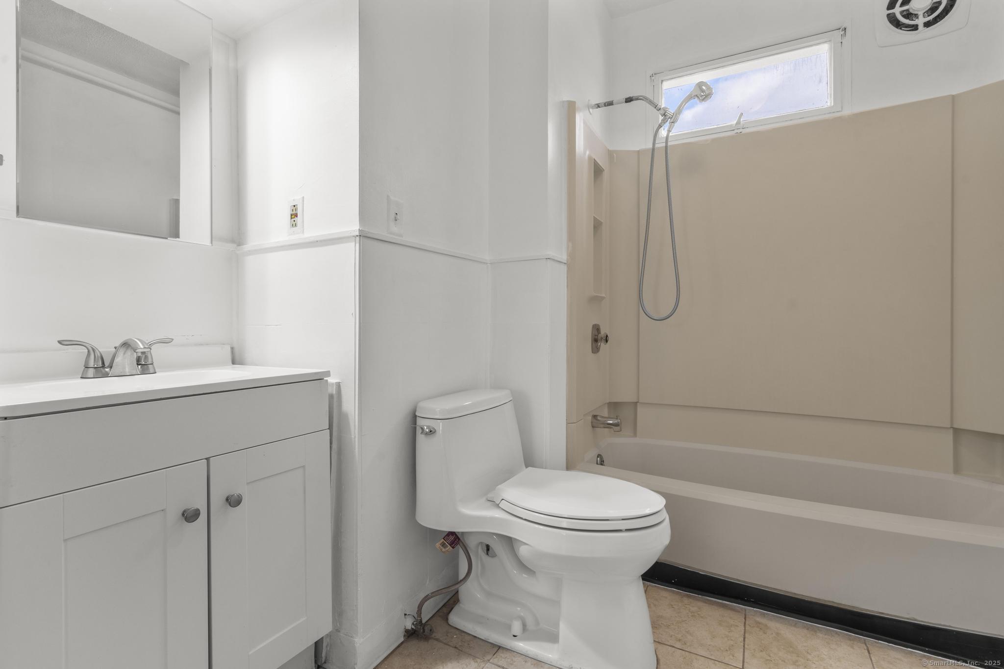 Hartford, Connecticut 06106, United States, 3 Bedrooms Bedrooms, ,1 BathroomBathrooms,Residential,Pending,18683