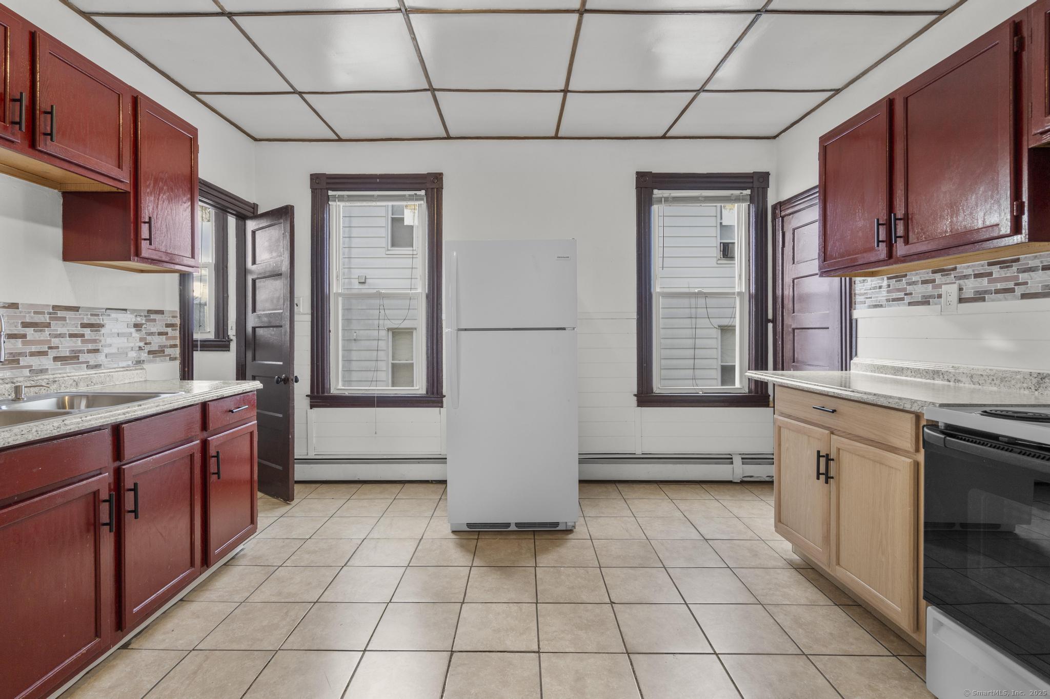 Hartford, Connecticut 06106, United States, 3 Bedrooms Bedrooms, ,1 BathroomBathrooms,Residential,Pending,18683