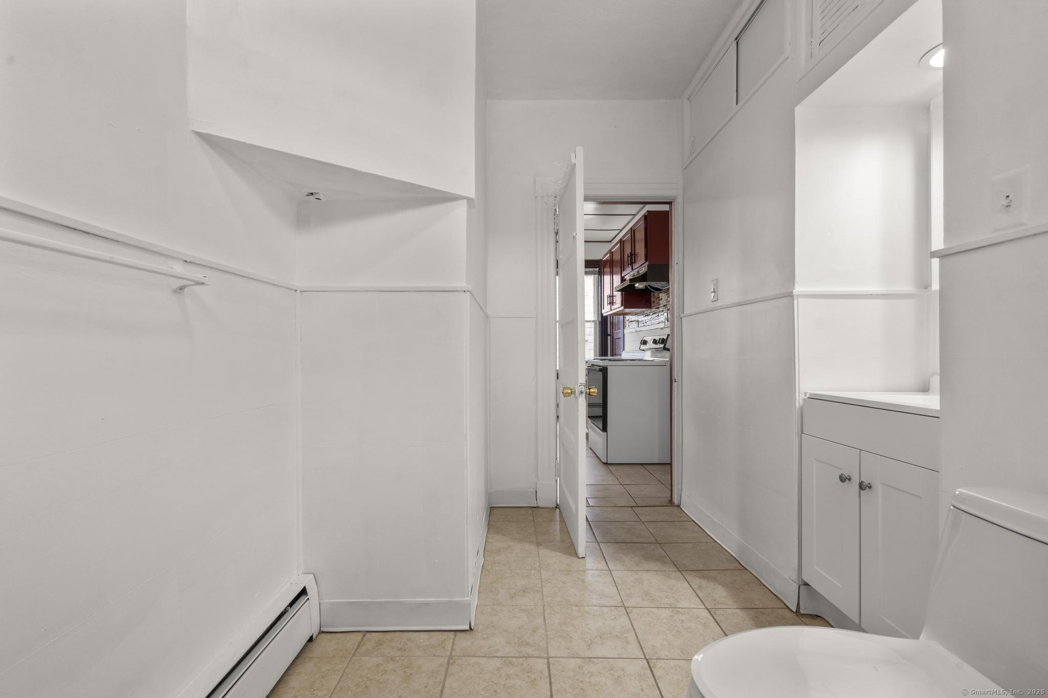 Hartford, Connecticut 06106, United States, 3 Bedrooms Bedrooms, ,1 BathroomBathrooms,Residential,Pending,18683