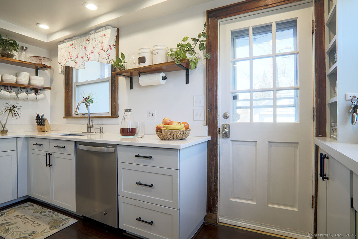 2 Colonial Place, Norwalk, Connecticut image 13