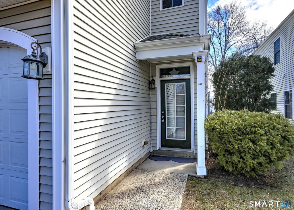 Photo of 10 Landin Street #B, Woodbridge, CT 06525 (MLS # 24160968)