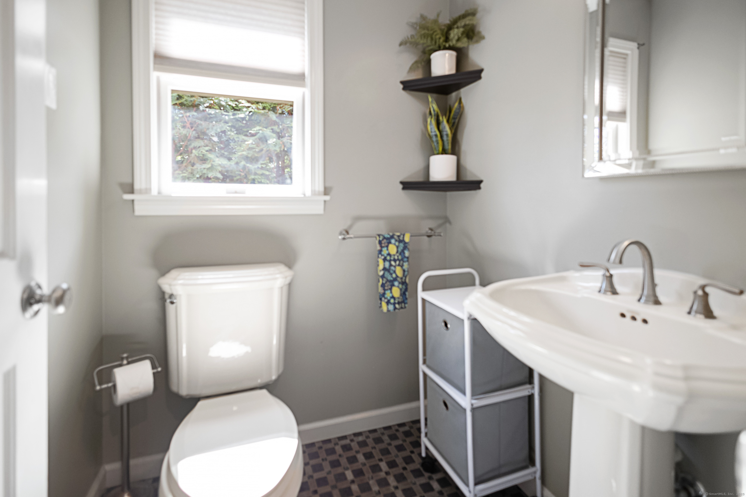 Woodstock, Connecticut 06281, United States, 3 Bedrooms Bedrooms, ,3 BathroomsBathrooms,Residential,Active,196273