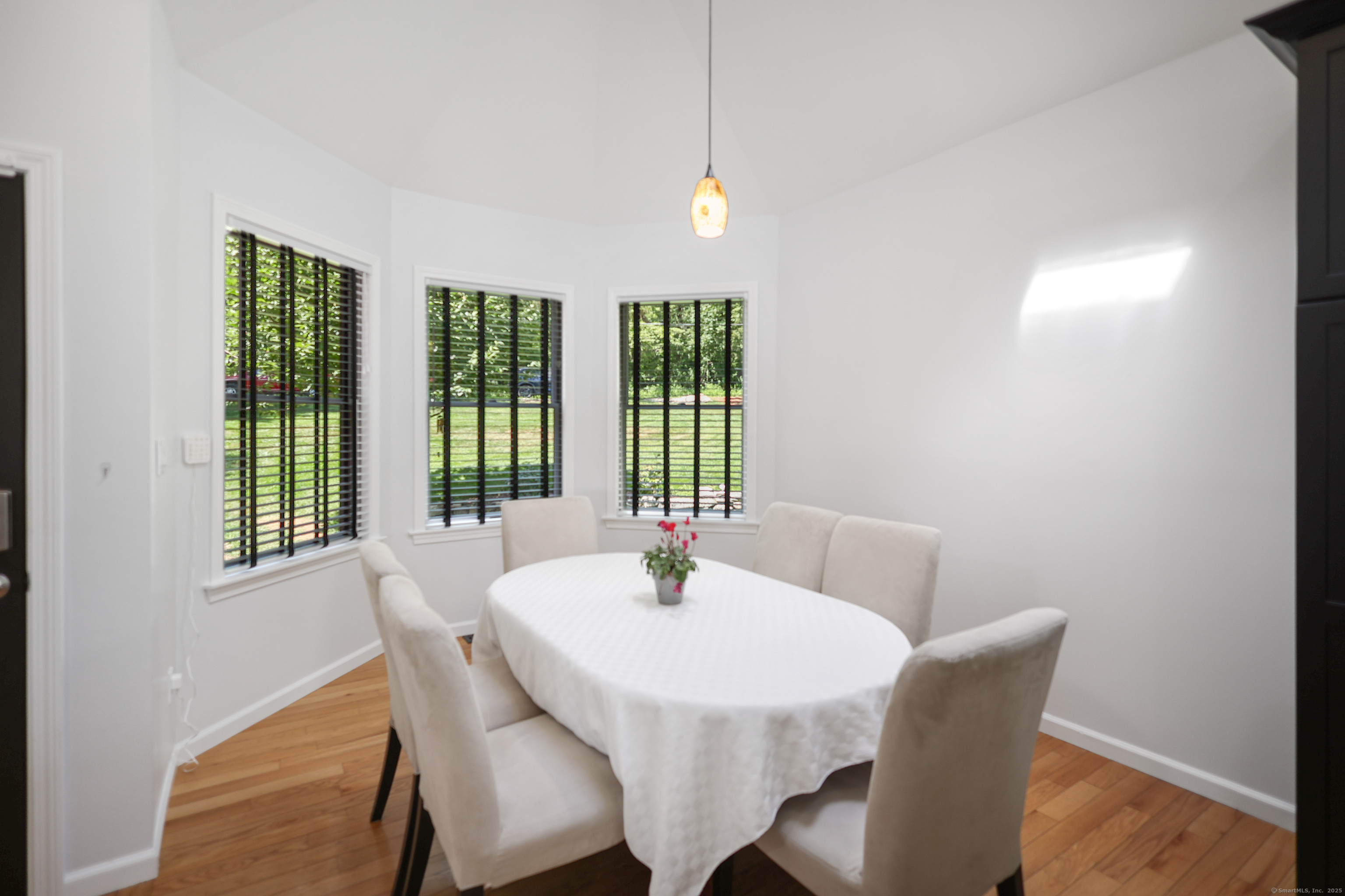 Woodstock, Connecticut 06281, United States, 3 Bedrooms Bedrooms, ,3 BathroomsBathrooms,Residential,Active,196273