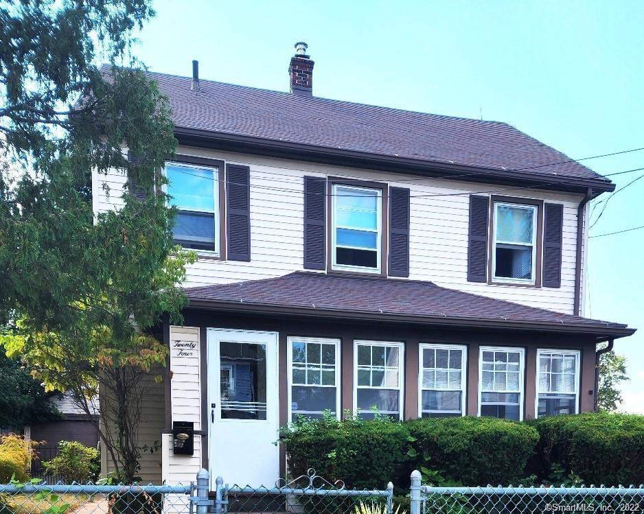 Moore Street, Manchester, Connecticut - 4 Bedrooms  
3 Bathrooms  
8 Rooms - 