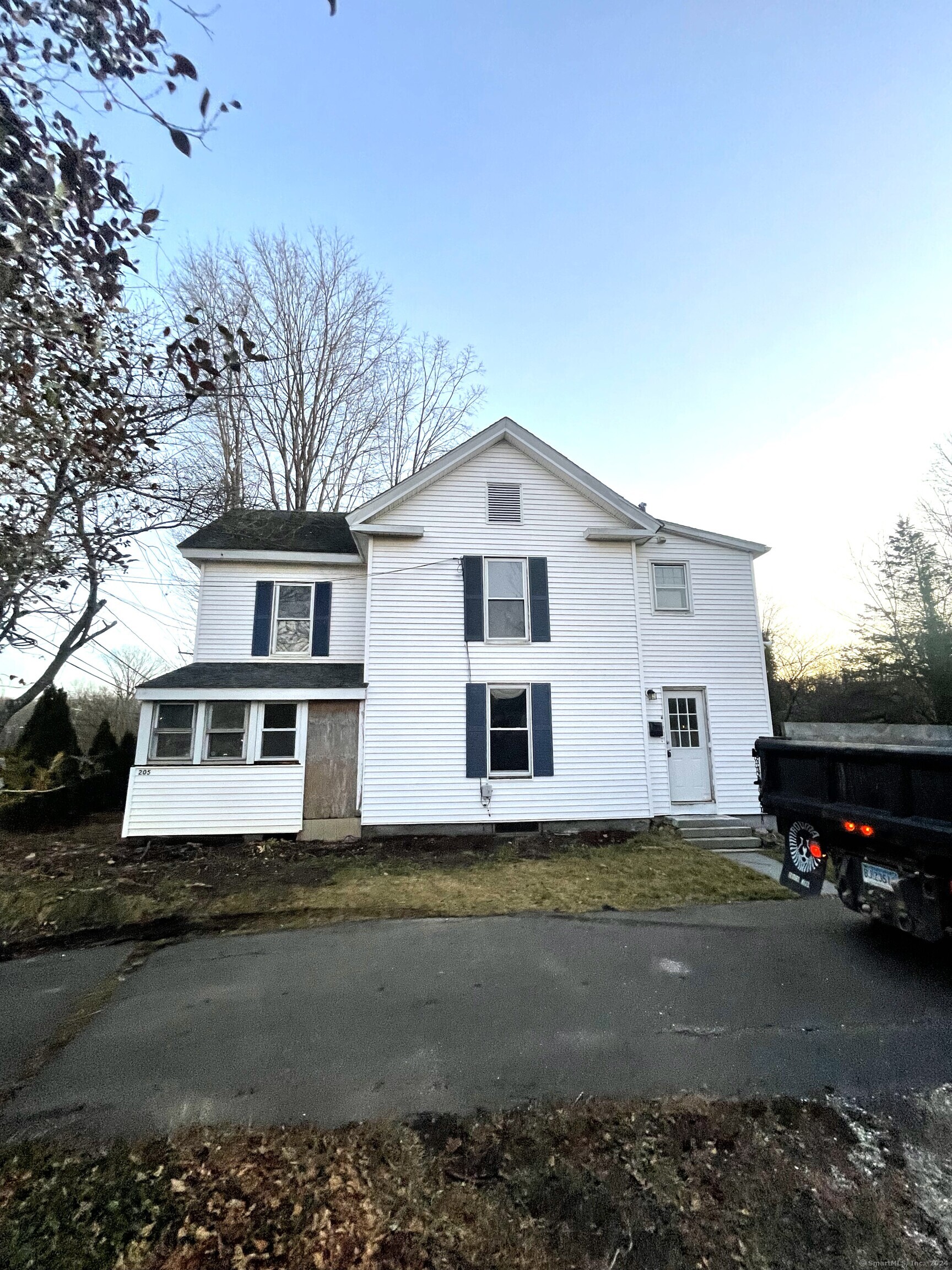 Rental Property at 205 Main Street Extension 2, Middletown, Connecticut - Bedrooms: 1 
Bathrooms: 1 
Rooms: 4  - $1,475 MO.