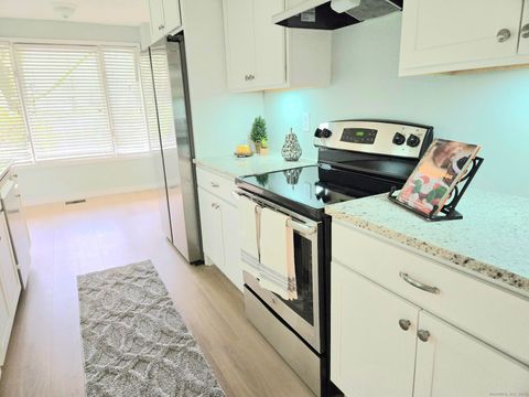 Tiny photo for 3 Acorn Glen #3, Avon, CT 06001 (MLS # 24142210)