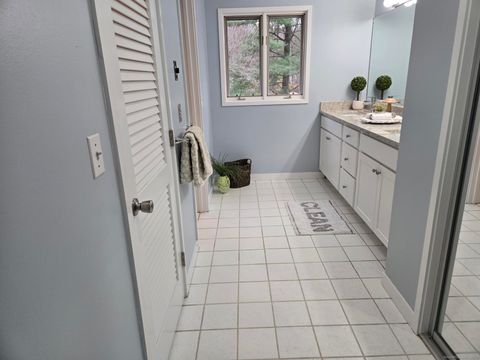 Tiny photo for 3 Acorn Glen #3, Avon, CT 06001 (MLS # 24142210)