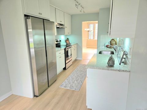 Tiny photo for 3 Acorn Glen #3, Avon, CT 06001 (MLS # 24142210)