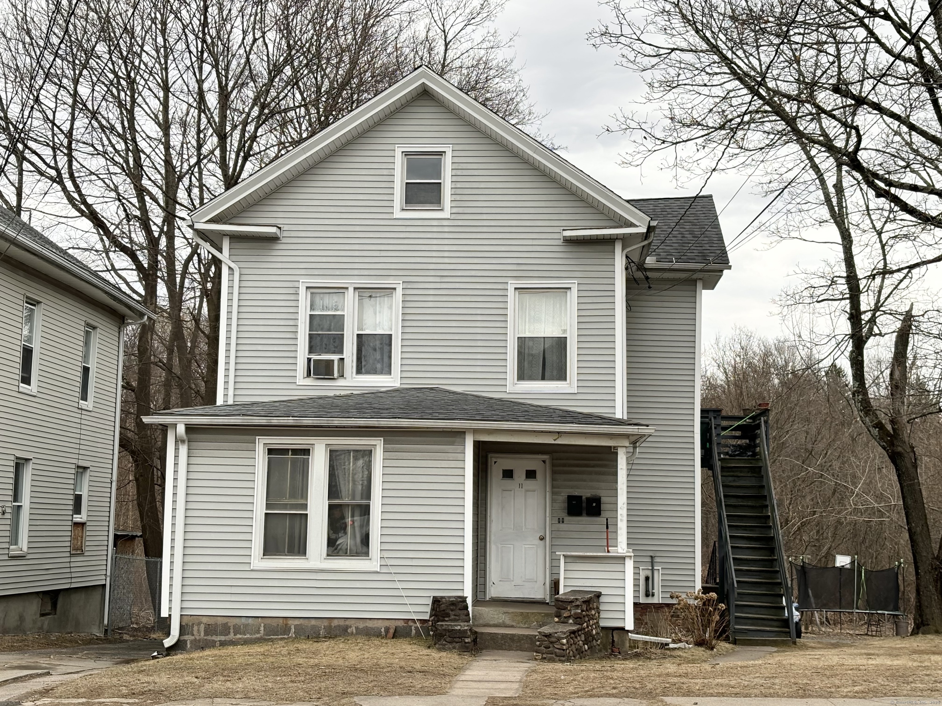 Broad Street, Meriden, Connecticut - 3 Bedrooms  
2 Bathrooms  
8 Rooms - 