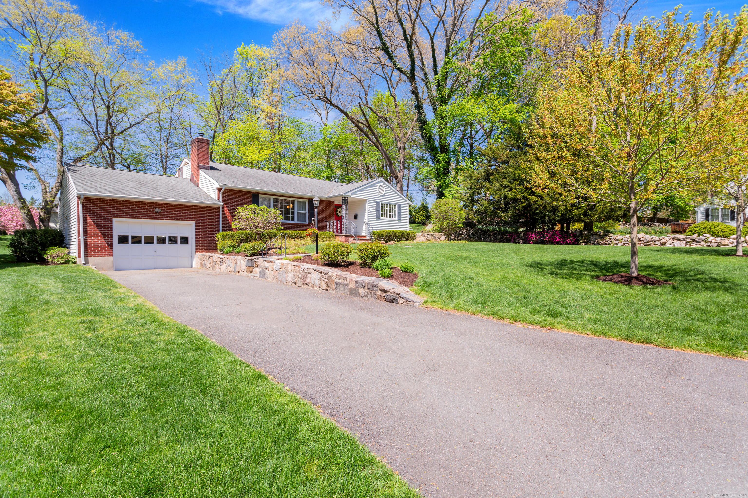 27 Deacon Hill Road, Stamford, Connecticut image 2
