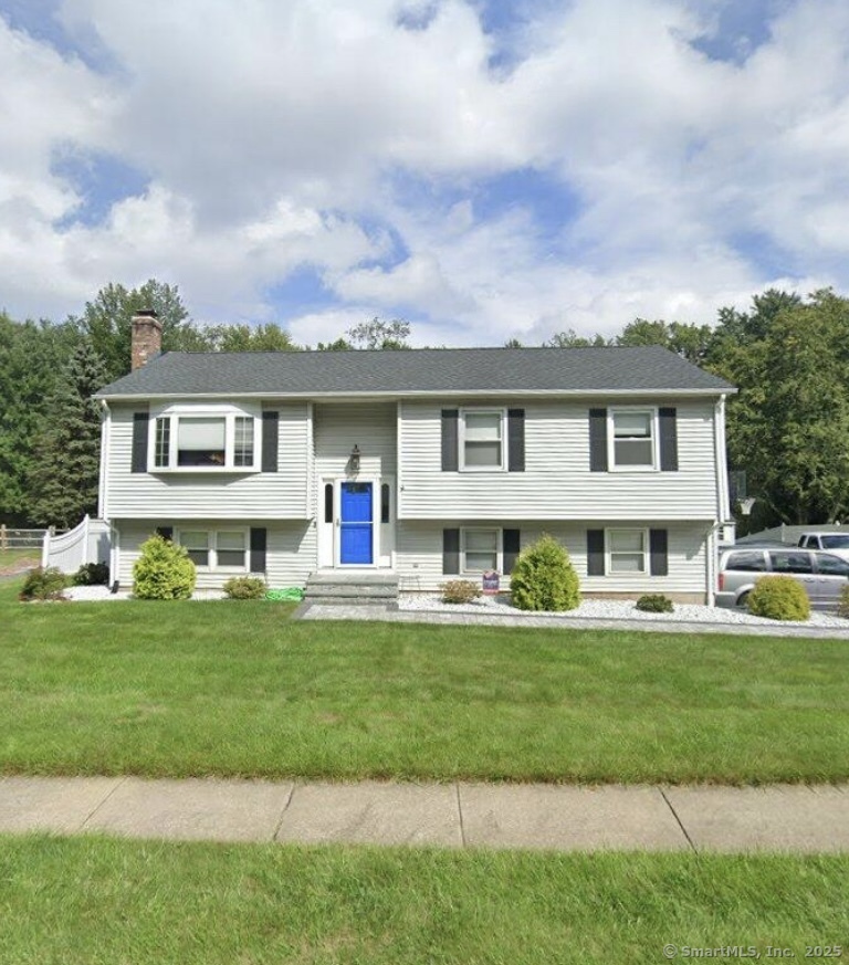 Property for Sale at Knox Boulevard, Middletown, Connecticut - Bedrooms: 3 
Bathrooms: 2 
Rooms: 7  - $435,000