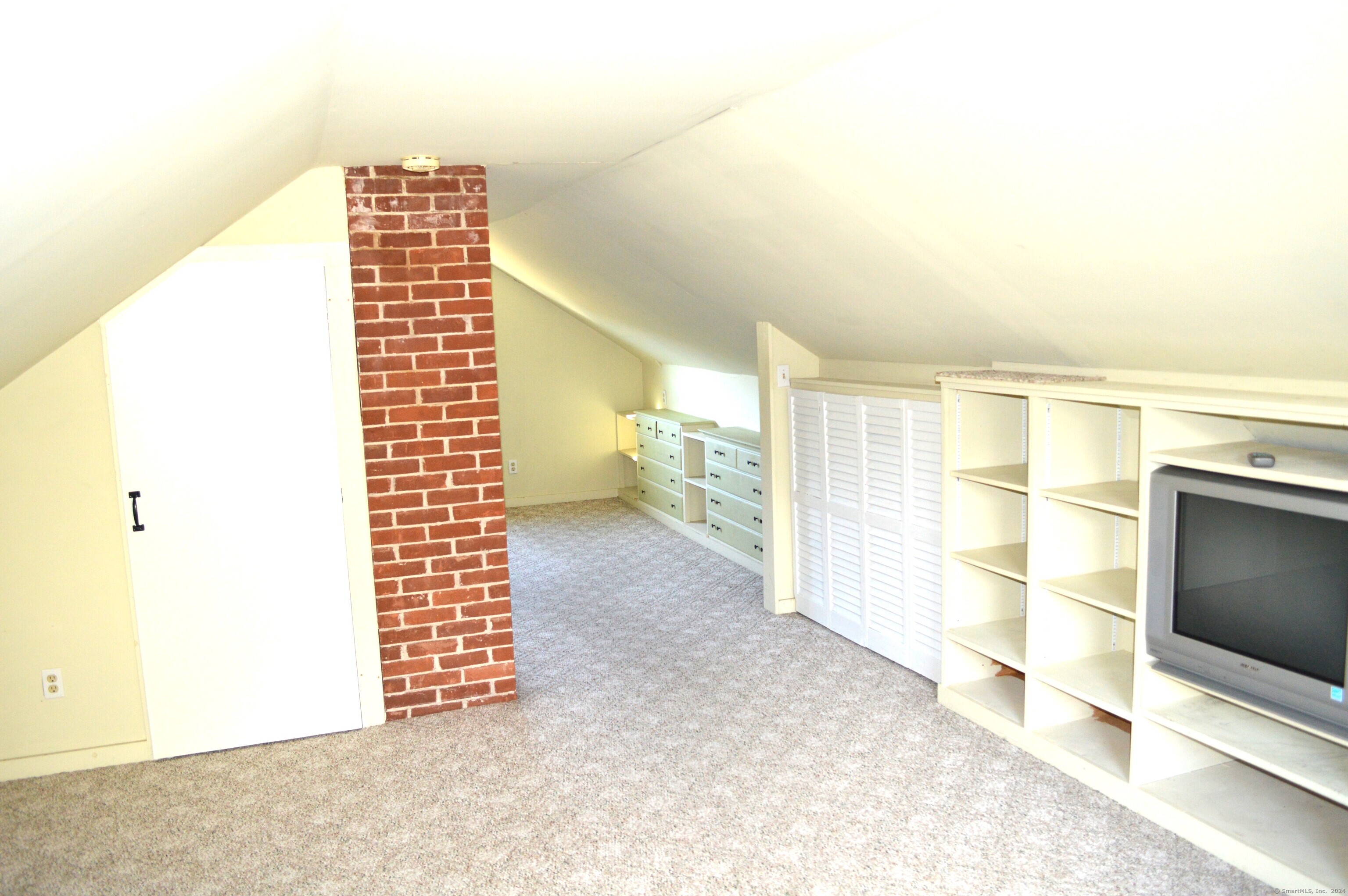 Farmington, Connecticut 06032, United States, 3 Bedrooms Bedrooms, ,2 BathroomsBathrooms,Residential,Pending,38869