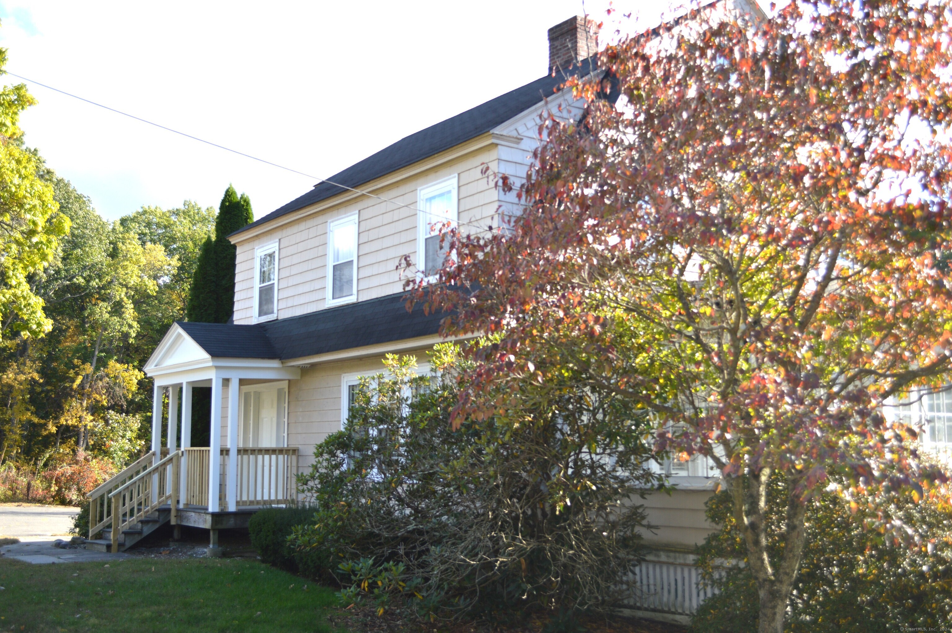 Farmington, Connecticut 06032, United States, 3 Bedrooms Bedrooms, ,2 BathroomsBathrooms,Residential,Pending,38869