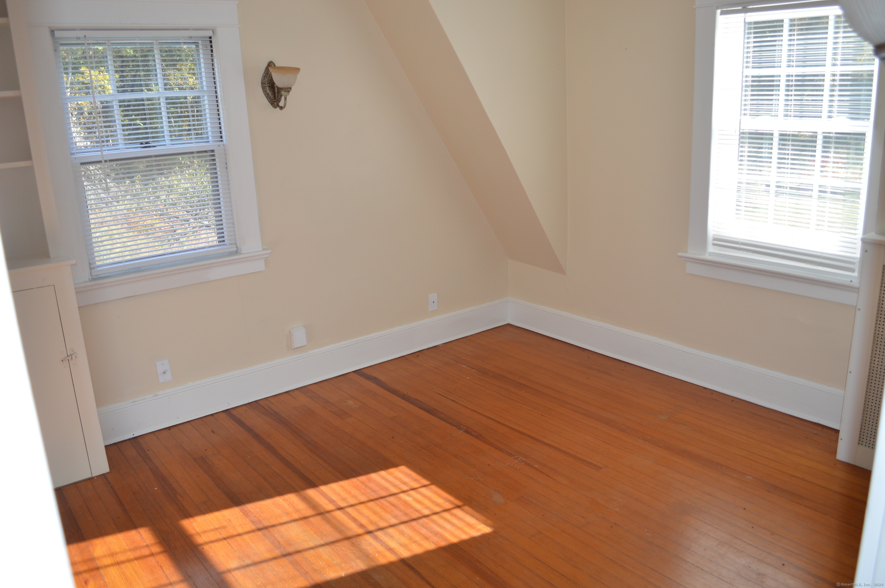 Farmington, Connecticut 06032, United States, 3 Bedrooms Bedrooms, ,2 BathroomsBathrooms,Residential,Pending,38869