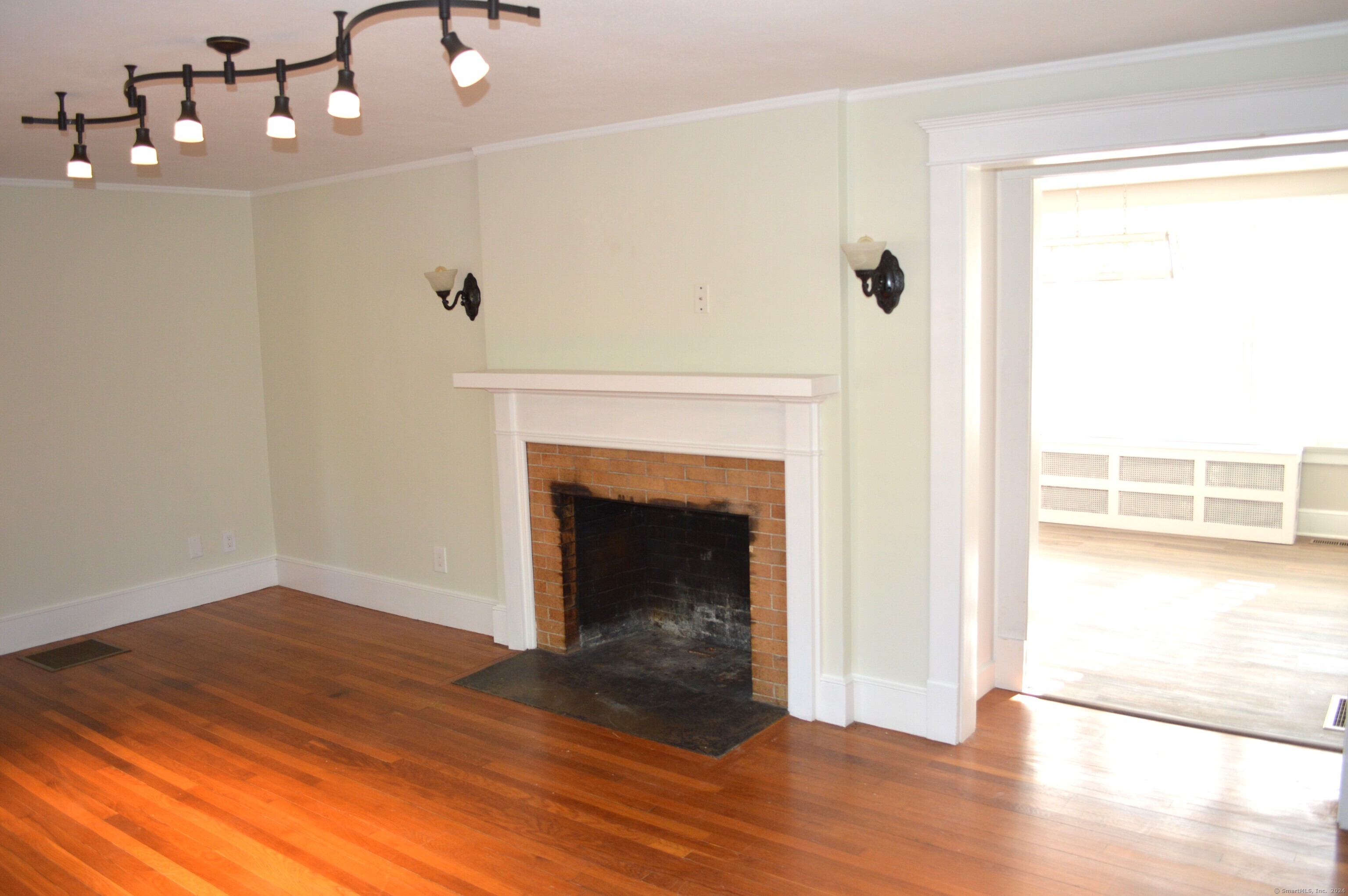 Farmington, Connecticut 06032, United States, 3 Bedrooms Bedrooms, ,2 BathroomsBathrooms,Residential,Pending,38869