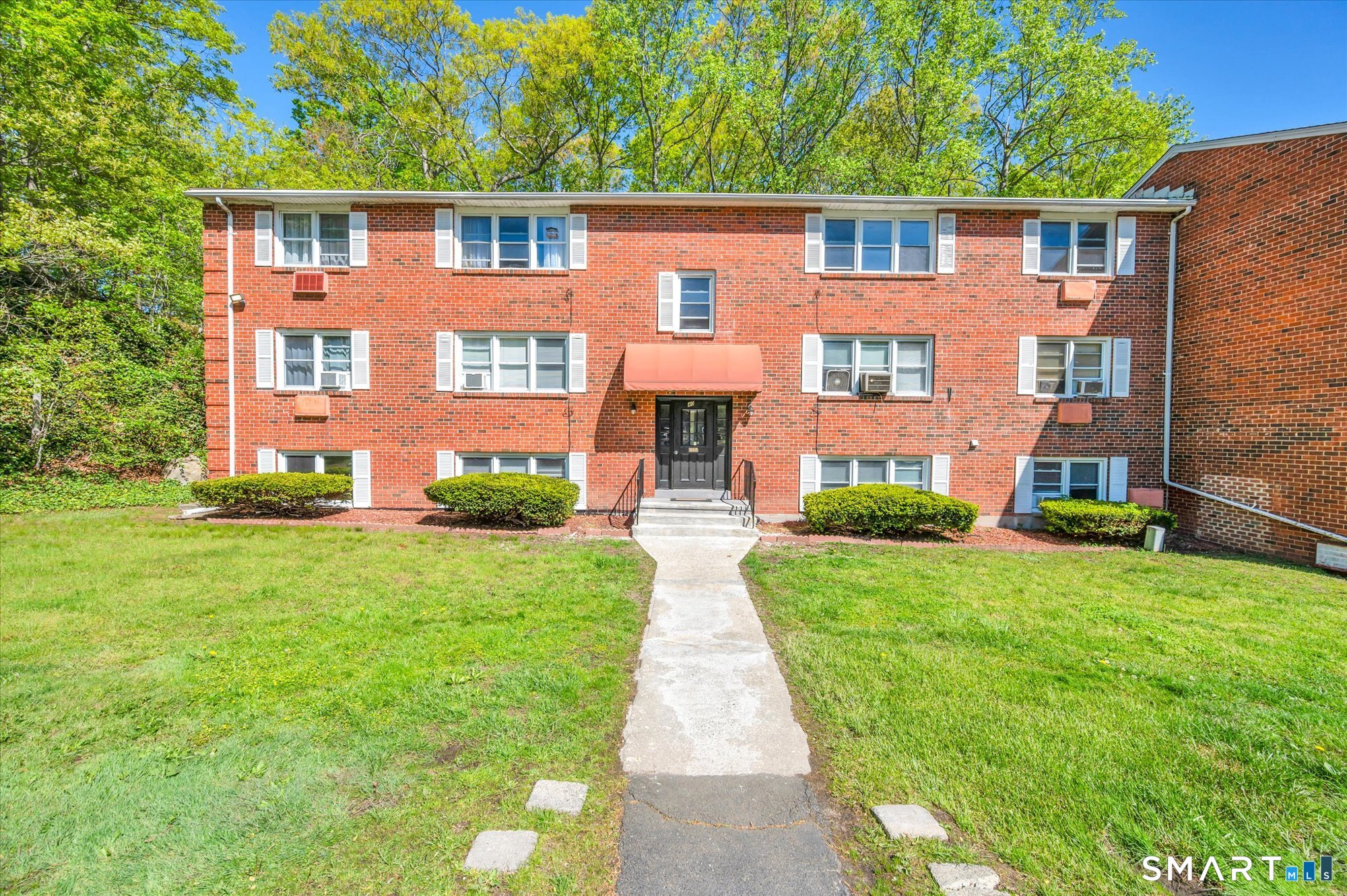 40-44 Briarwood Lane
