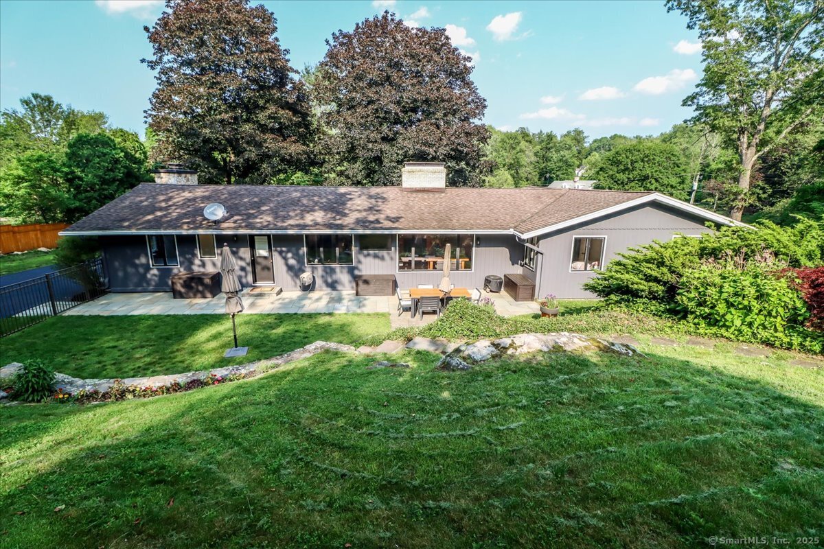 10 Fernbrook Drive