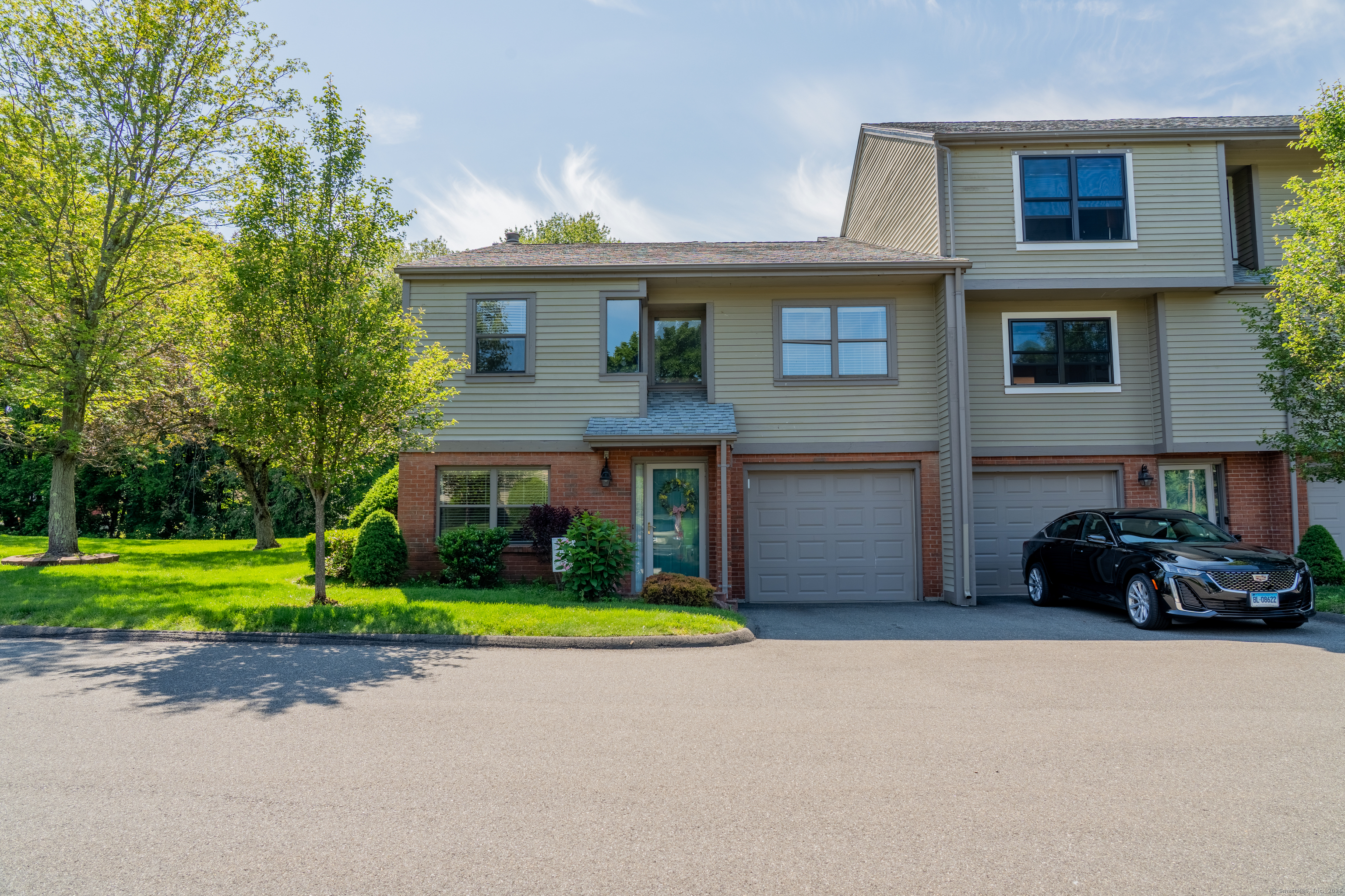 Property for Sale at Metacomet Drive 21, Meriden, Connecticut - Bedrooms: 2 
Bathrooms: 3 
Rooms: 6  - $295,000