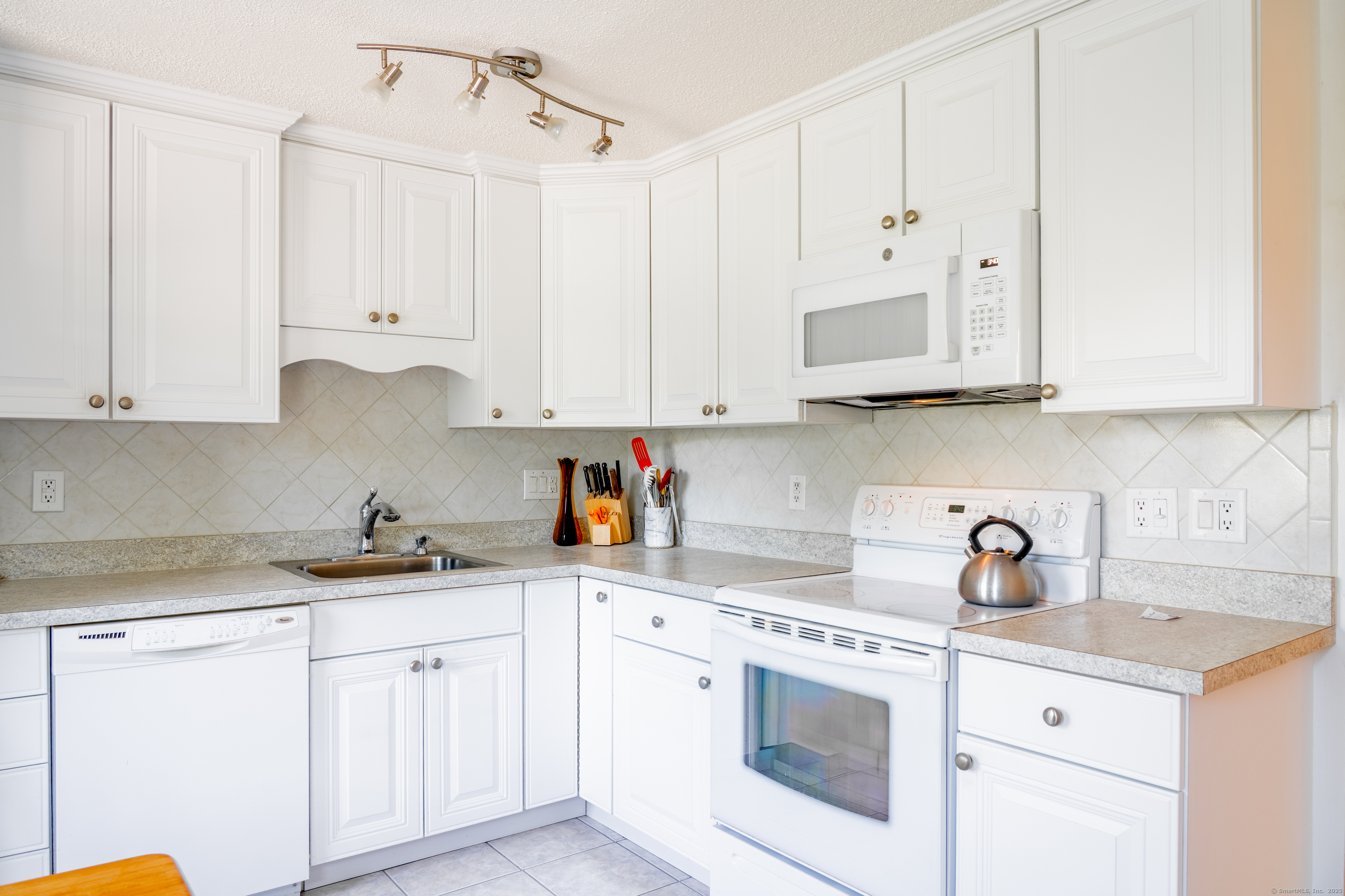 21 Metacomet Drive #21, Meriden, Connecticut image 5
