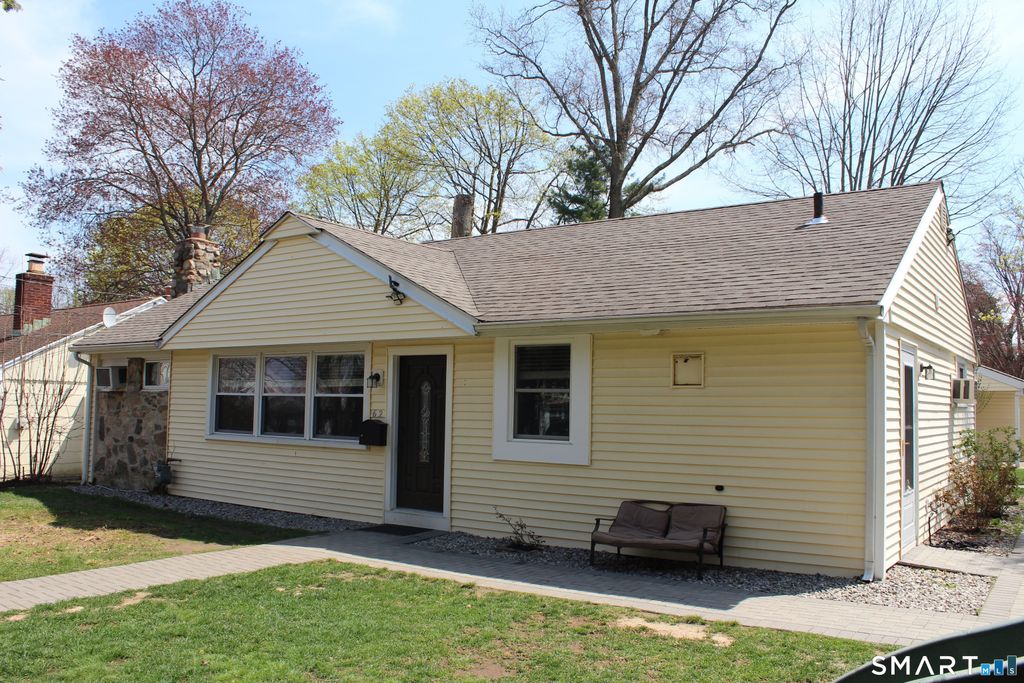 Photo of 62 Bungalow Park, Stamford, CT 06902 (MLS # 24169415)