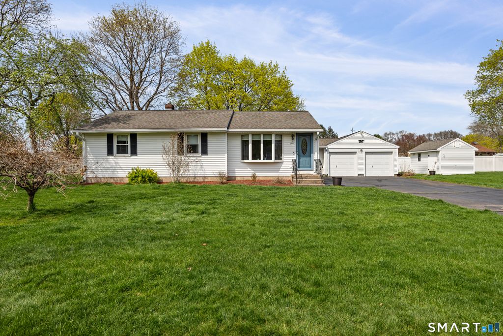 Photo of 4 Johanna Circle, Southington, CT 06489 (MLS # 24167976)