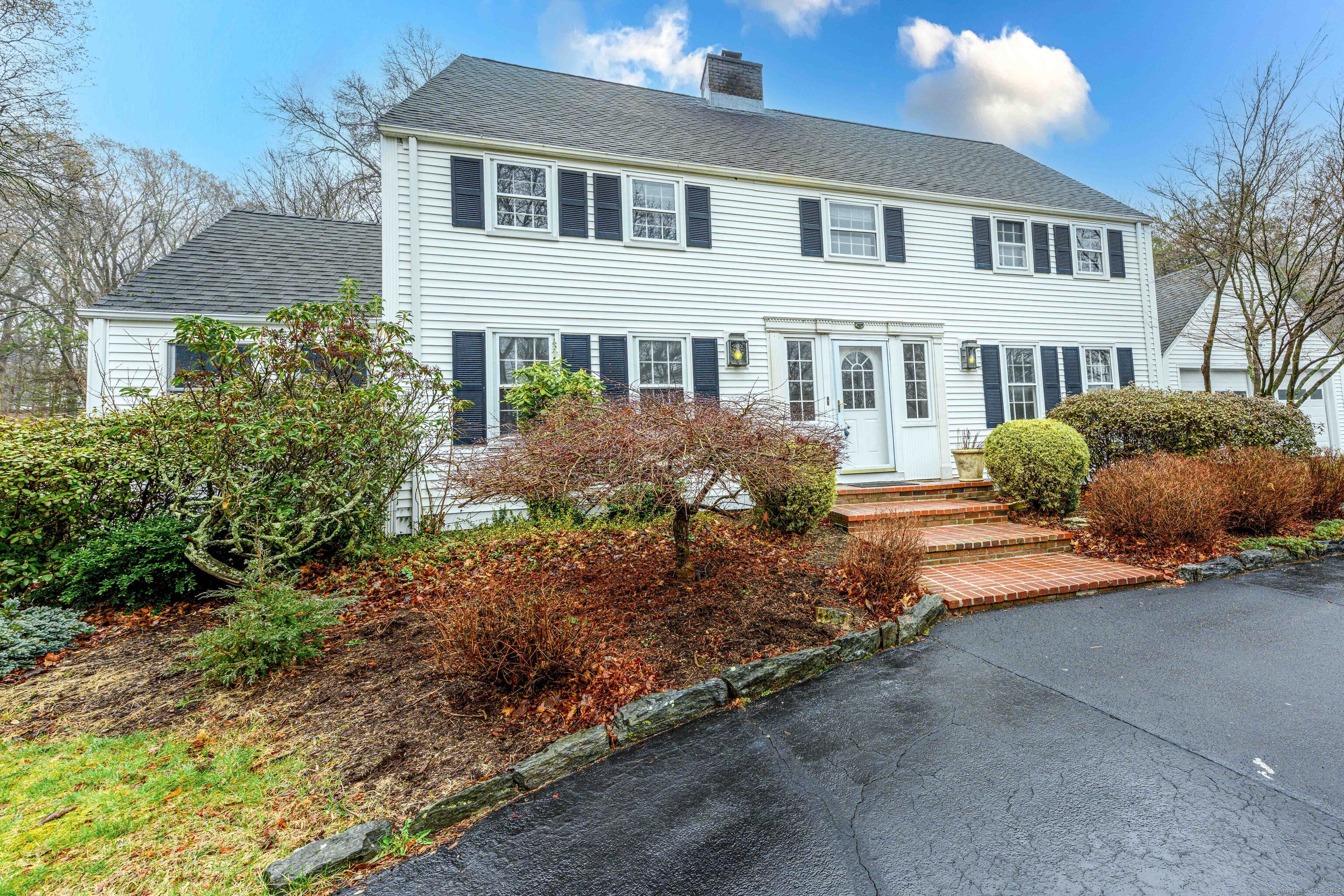 Hartford Turnpike, North Haven, Connecticut - 4 Bedrooms  
3 Bathrooms  
10 Rooms - 