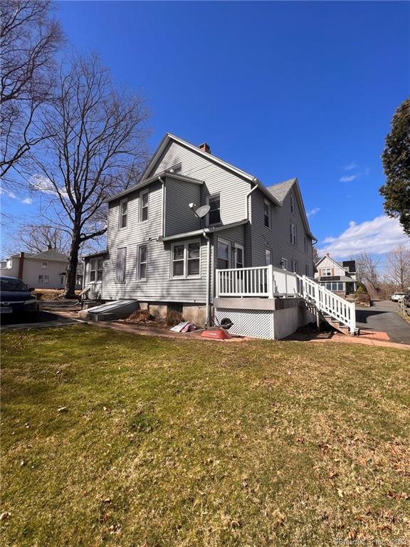 Rental Property at Nordland Avenue 2E, Cromwell, Connecticut - Bedrooms: 3 
Bathrooms: 2 
Rooms: 8  - $2,000 MO.