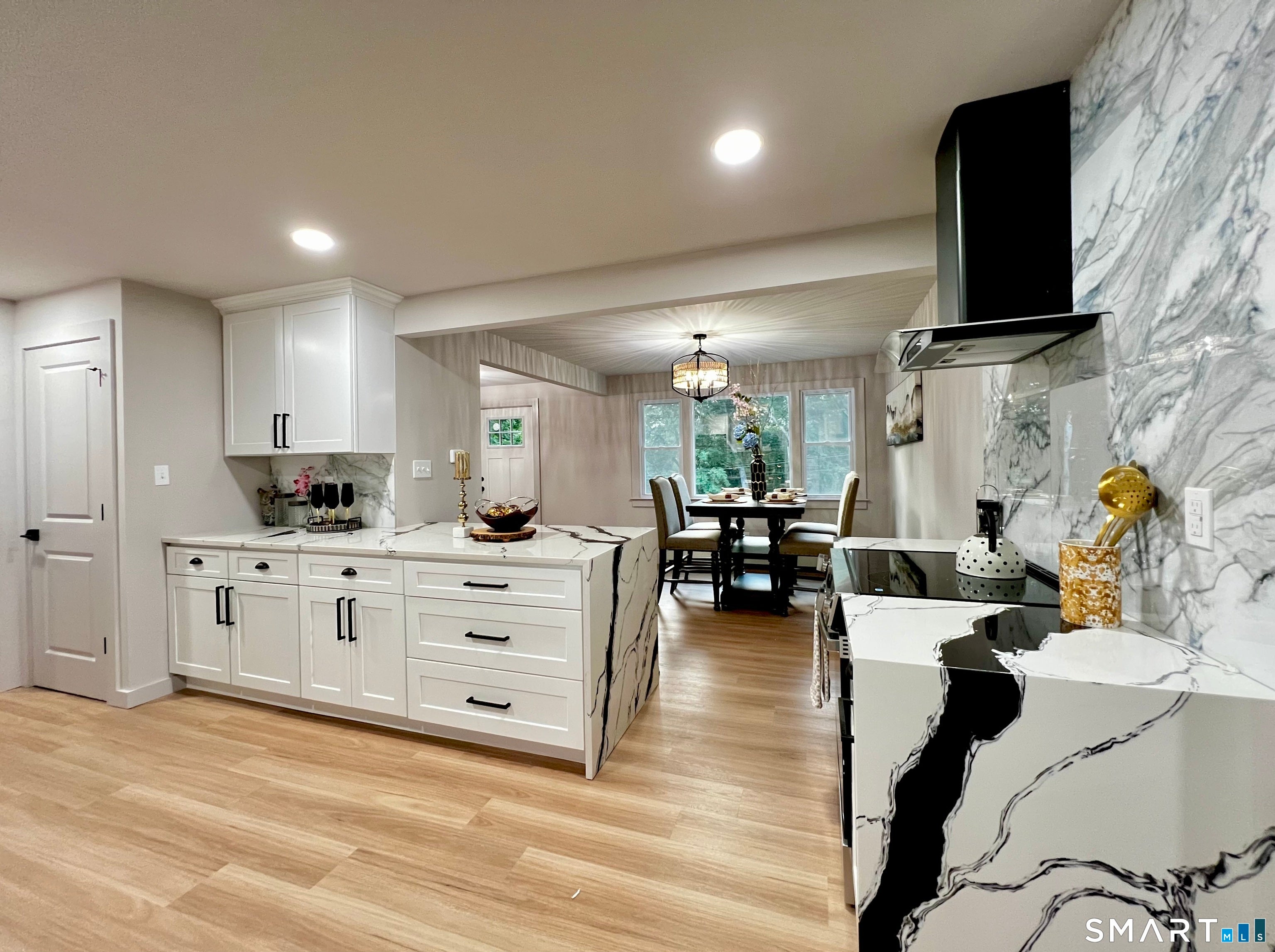 32 Forest Court North