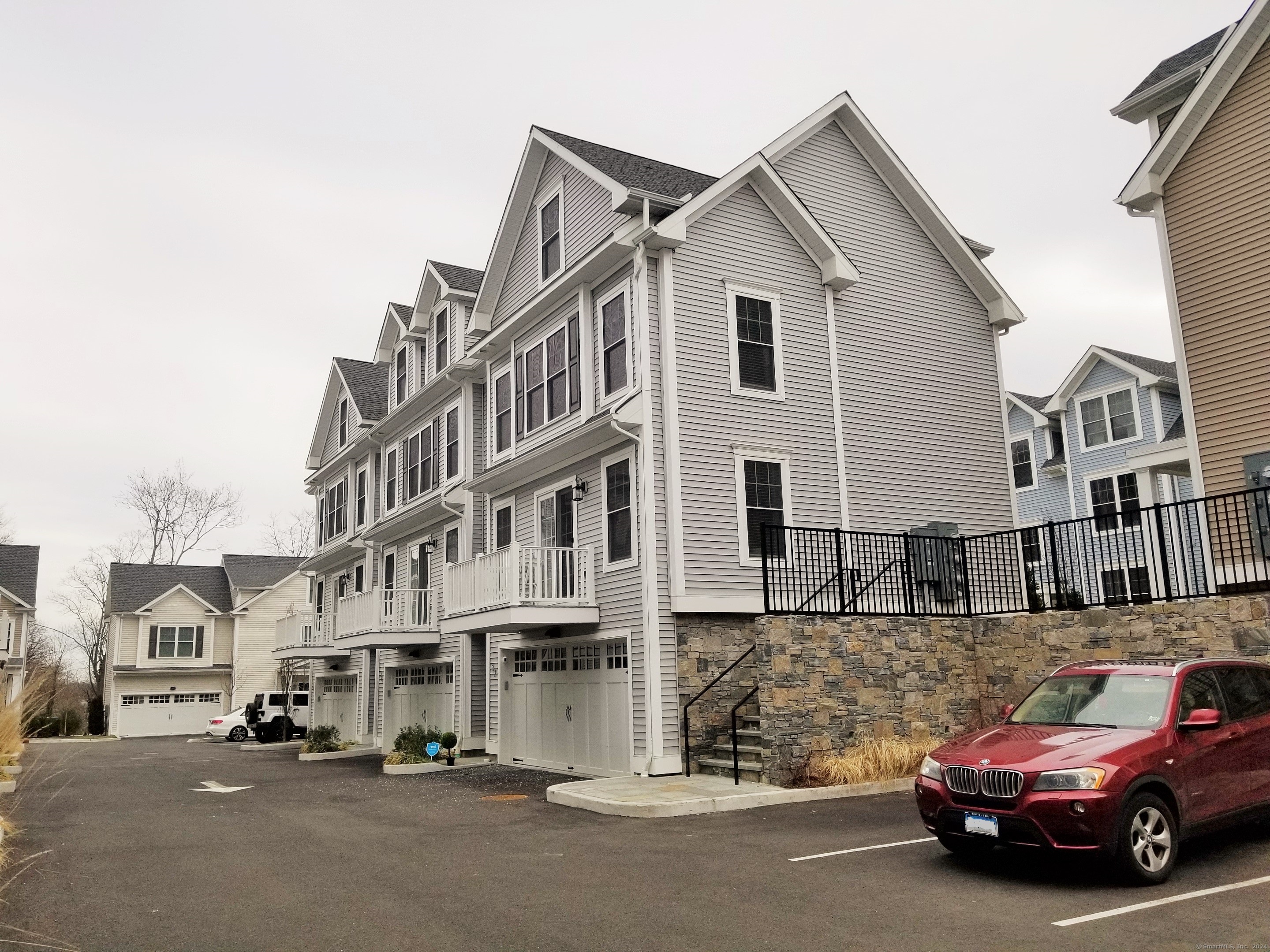 View Stamford, CT 06906 townhome