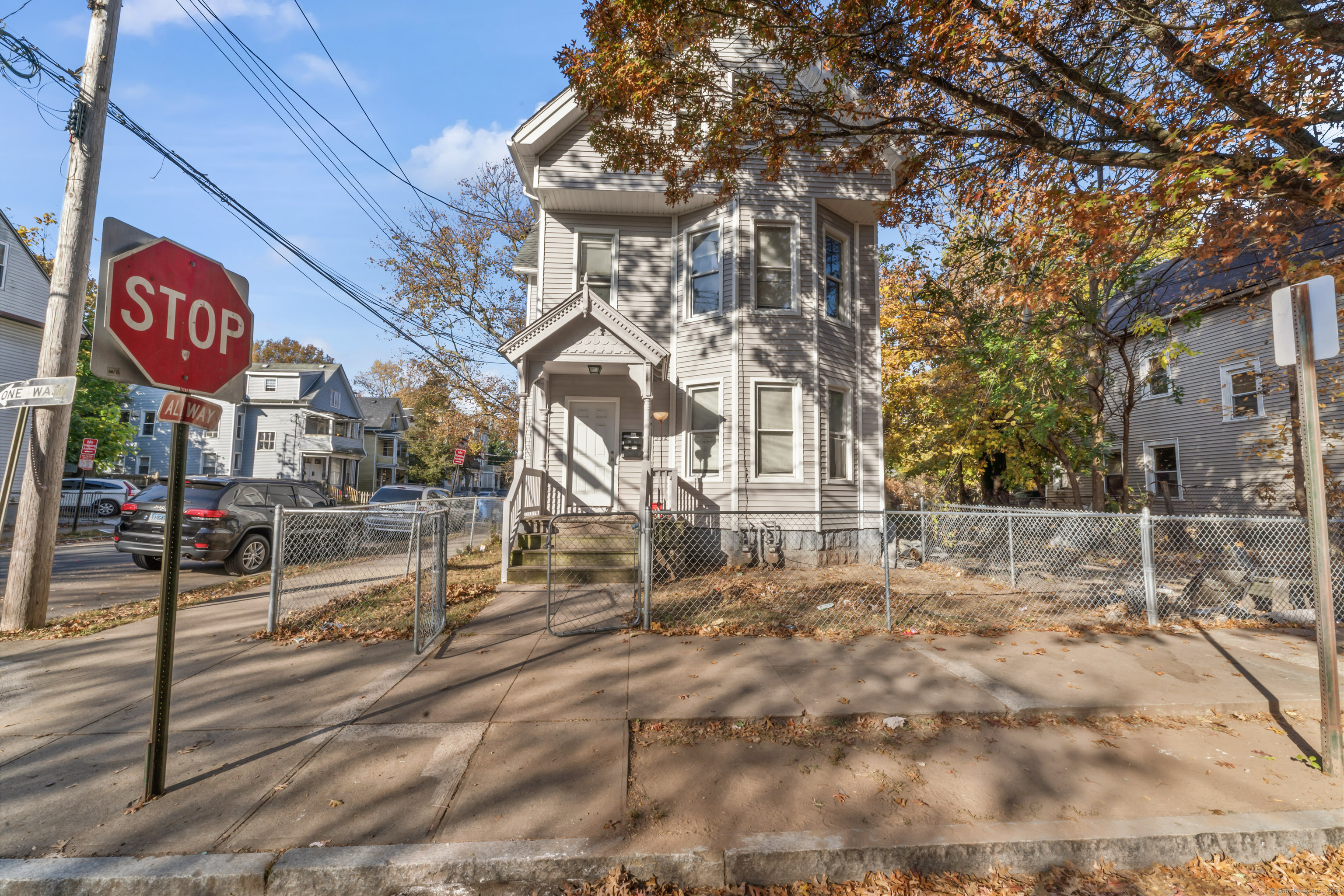 232 Newhall Street, New Haven, Connecticut - 8 Bedrooms  
2 Bathrooms  
12 Rooms - 