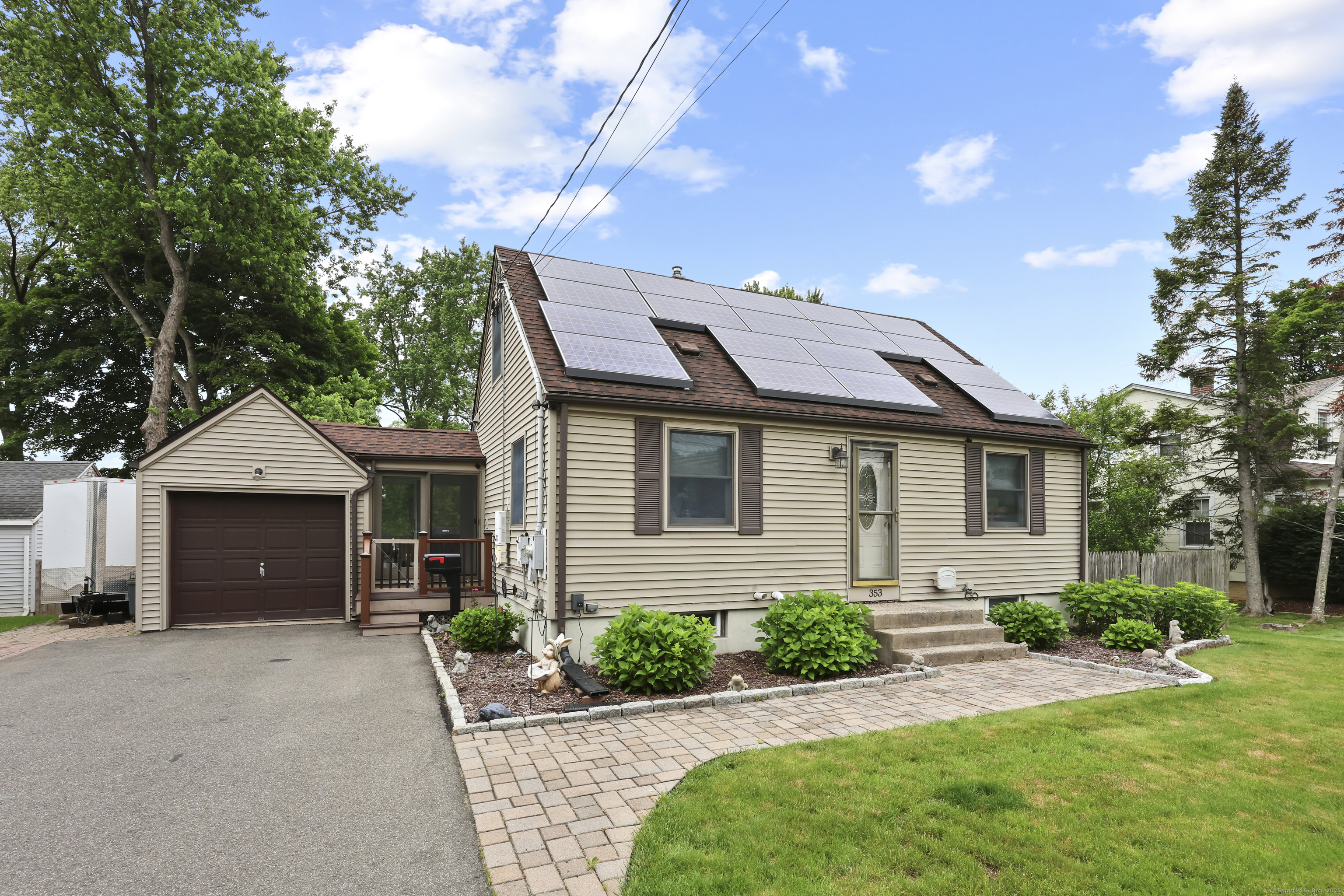 Property for Sale at Maple Hill Avenue, Newington, Connecticut - Bedrooms: 3 
Bathrooms: 1 
Rooms: 6  - $375,000
