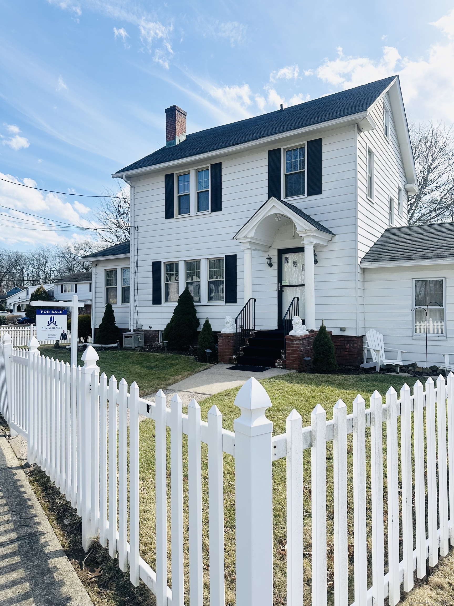 Highview Avenue, West Haven, Connecticut - 4 Bedrooms  
3 Bathrooms  
9 Rooms - 