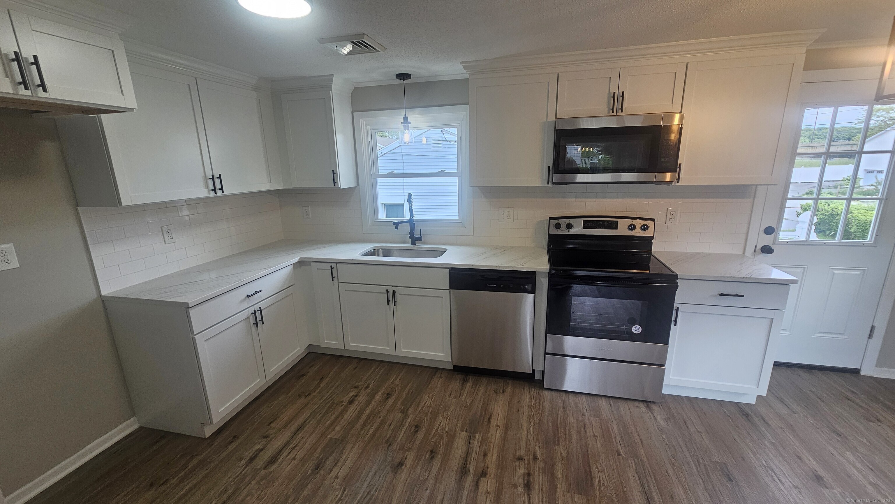 3 Norwood Avenue, New London, Connecticut image 8