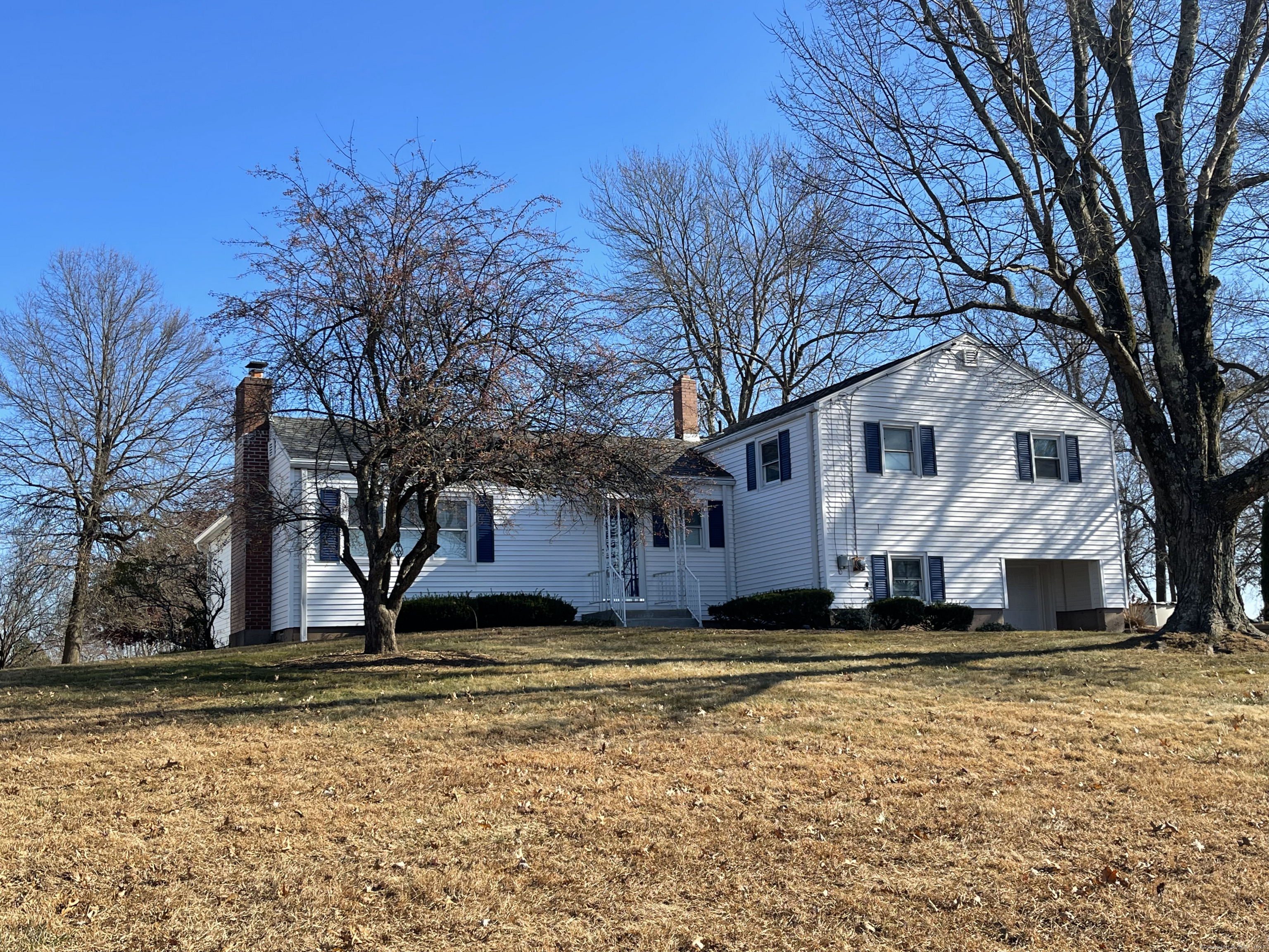 32 Countryside Lane, Suffield, Connecticut - 3 Bedrooms  
1 Bathrooms  
7 Rooms - 