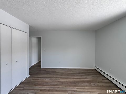 Tiny photo for 75 Balance Rock Road #APT 20, Seymour, CT 06483 (MLS # 24156679)