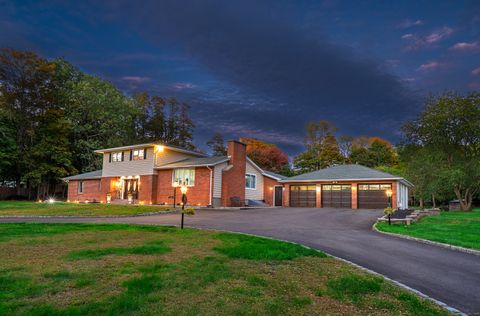 Photo of 167 Foxon Hill Road, East Haven, CT 06513 (MLS # 24132383)