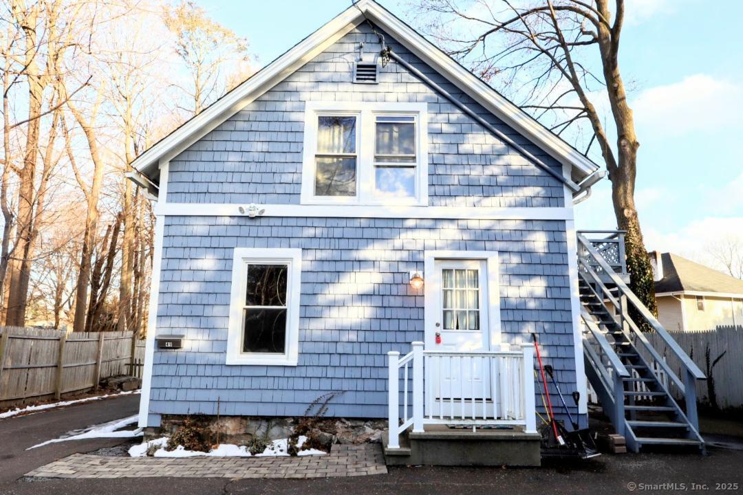 North Street 2nd Floor, Milford, Connecticut - 1 Bedrooms  
1 Bathrooms  
3 Rooms - 