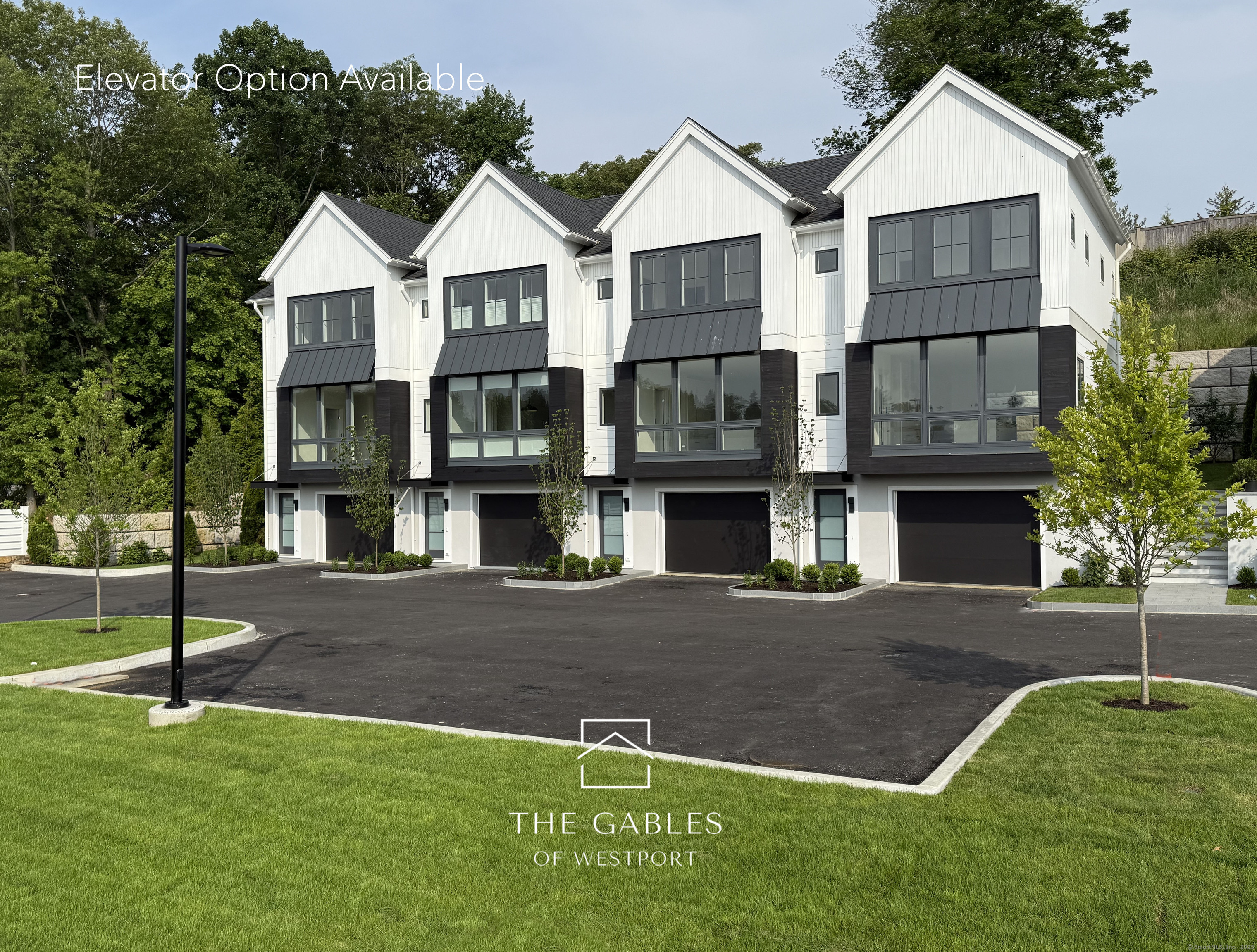 Post Road 102, Westport, Connecticut - 2 Bedrooms  
3 Bathrooms  
5 Rooms - 