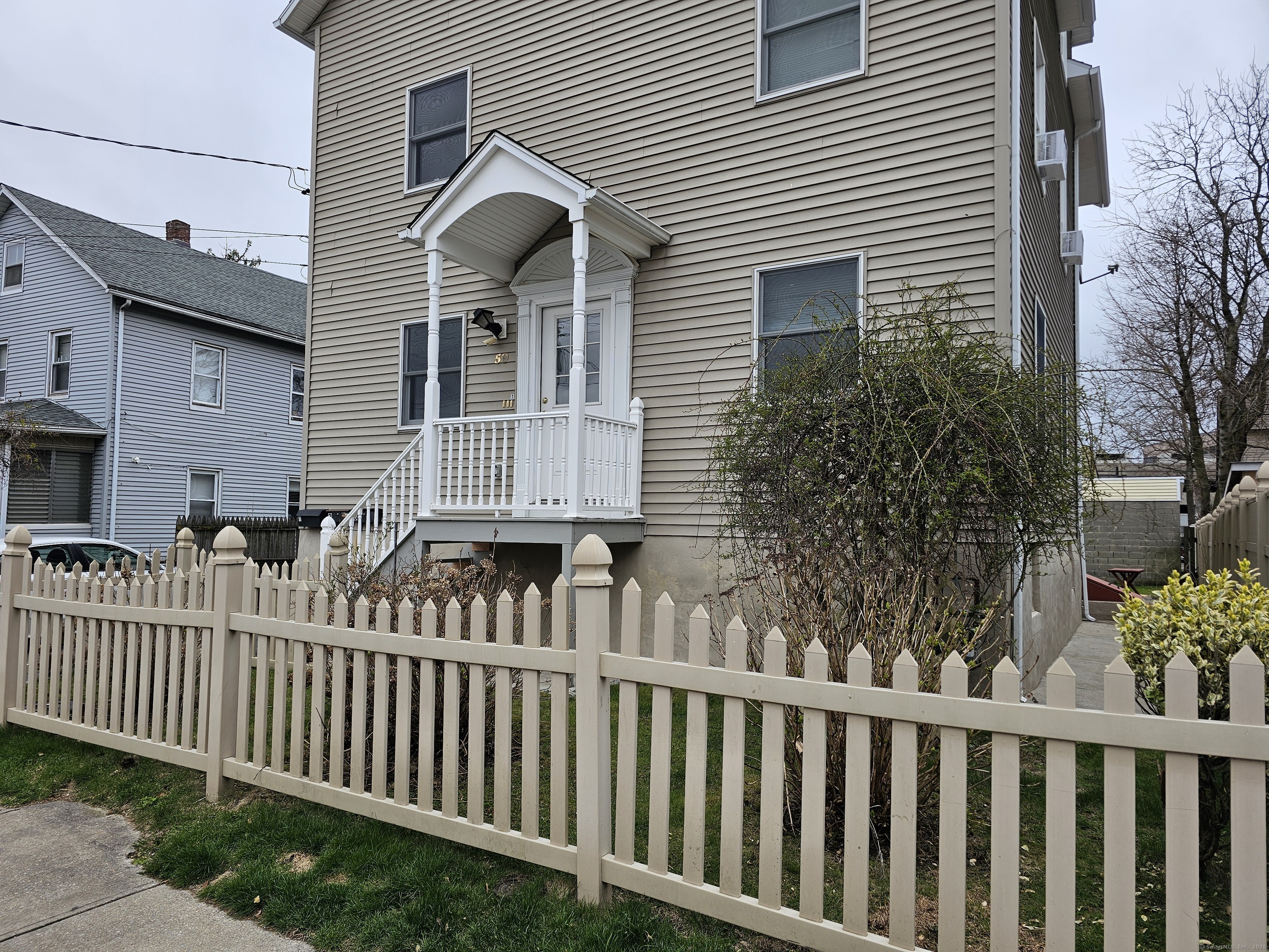 Rental Property at Harbor Street 2, Stamford, Connecticut - Bedrooms: 2 
Bathrooms: 1 
Rooms: 5  - $3,000 MO.