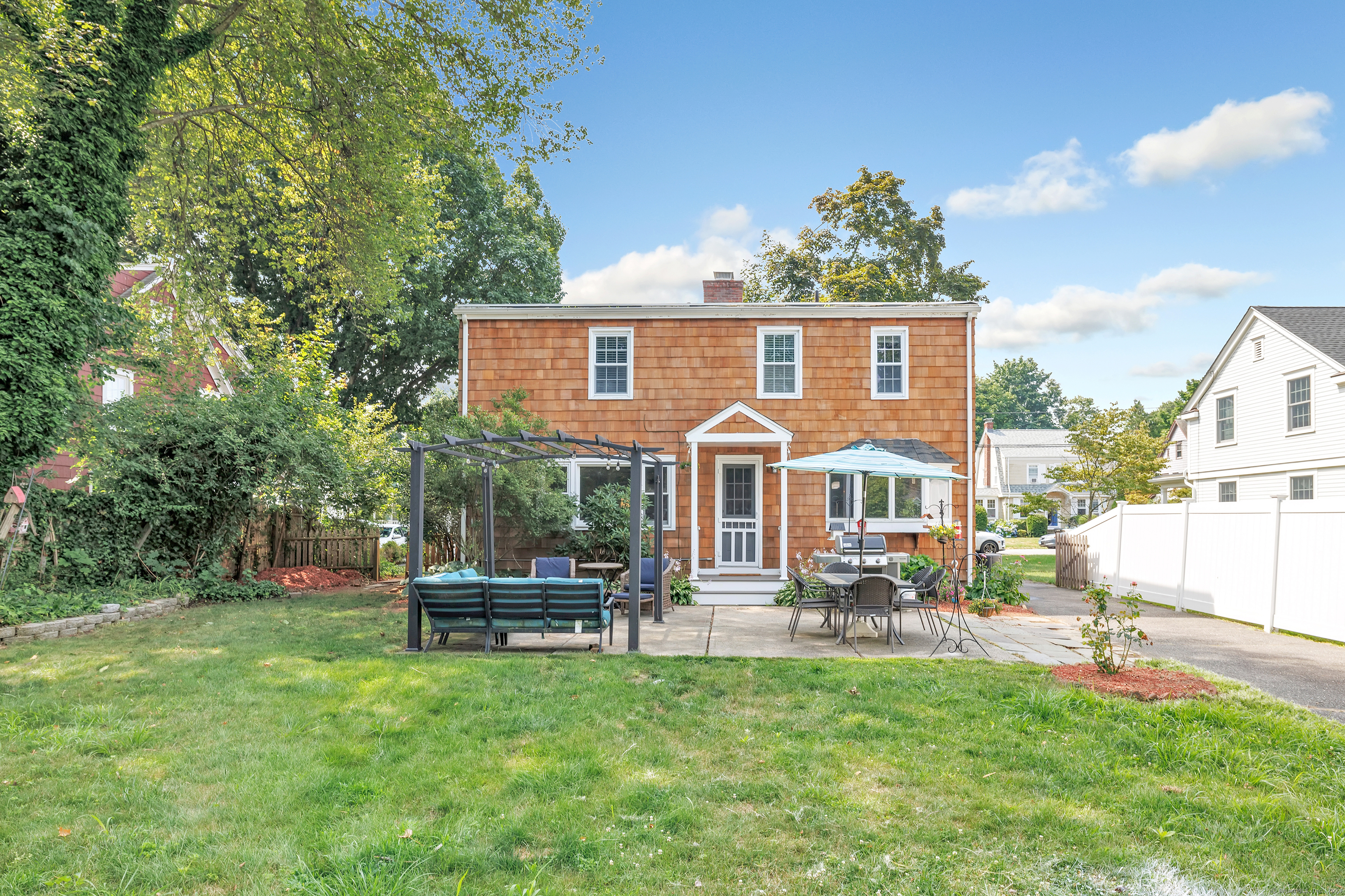 View Fairfield, CT 06824 house
