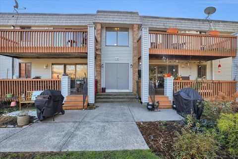 Photo of 2 Birch Court #2, Cromwell, CT 06416 (MLS # 24142035)