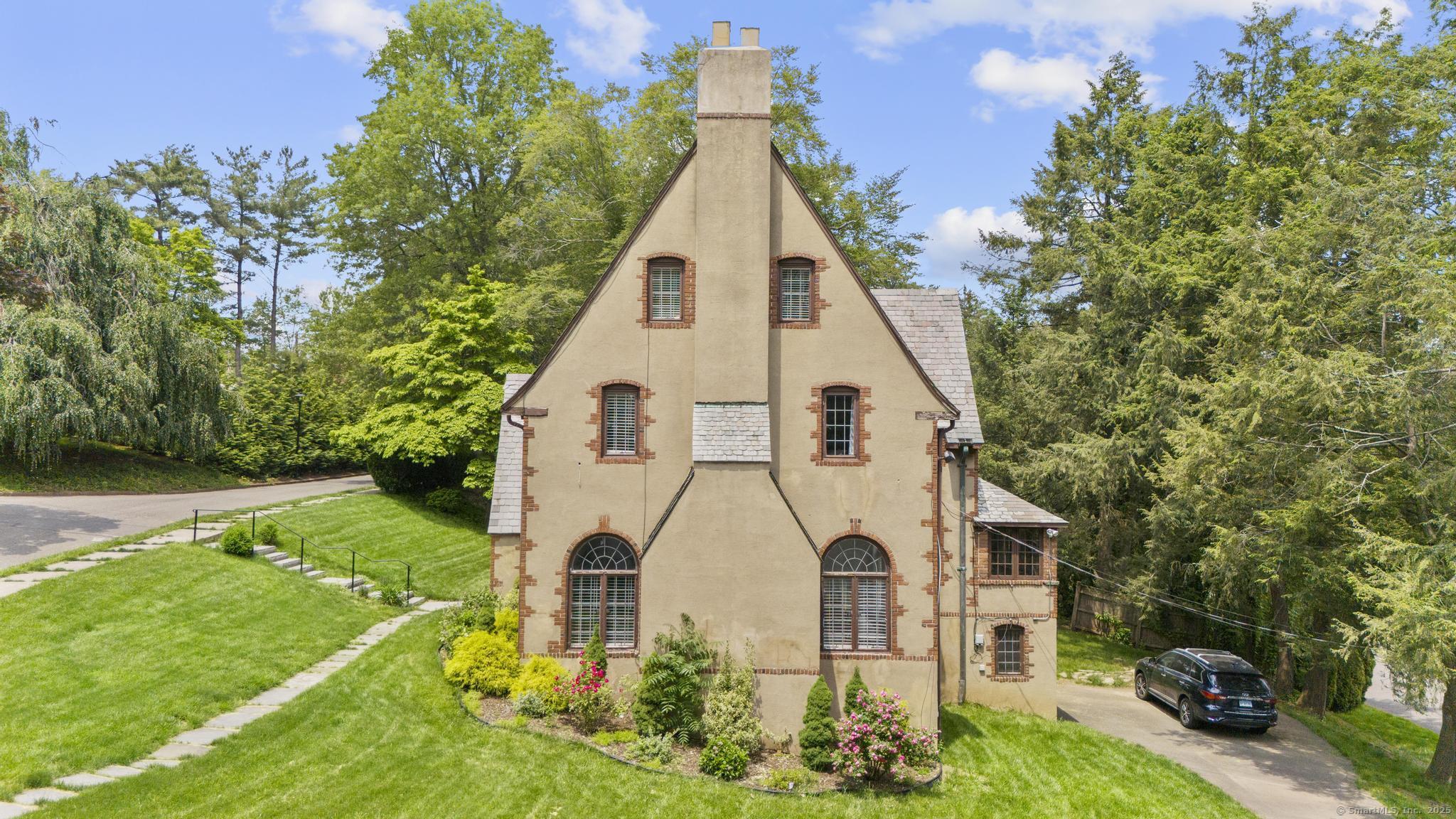 6 West Hill Drive
