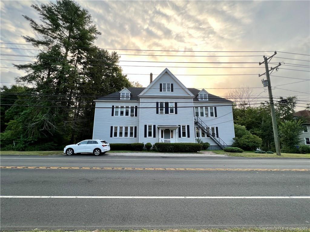 Main Street 7, New Hartford, Connecticut - 3 Bedrooms  
1 Bathrooms  
5 Rooms - 