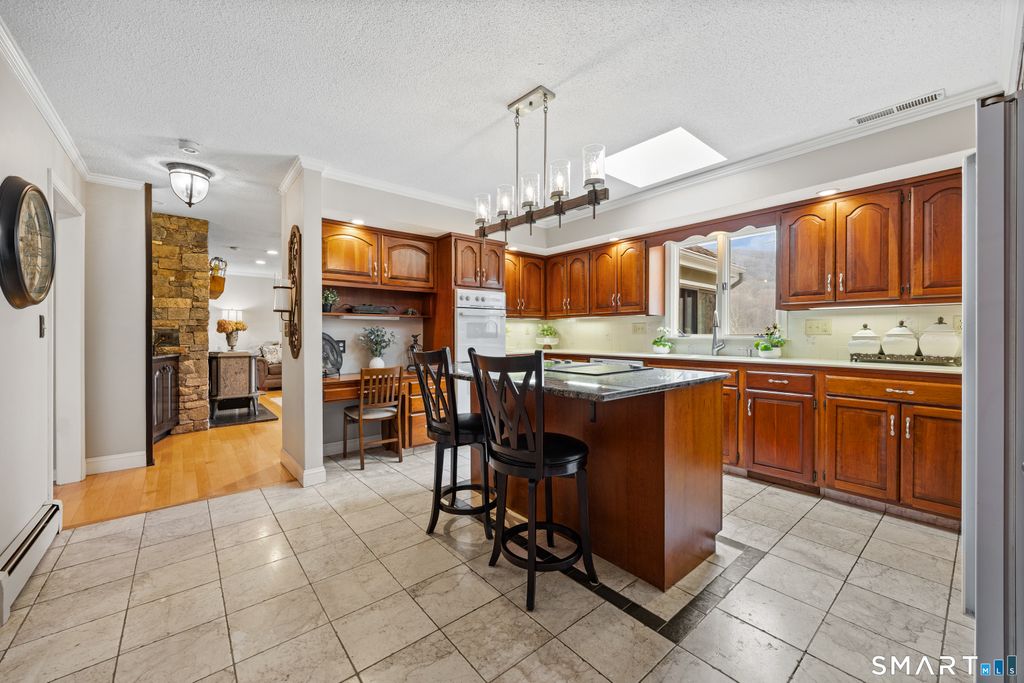 Photo of 886 Maribou Court, Cheshire, CT 06410 (MLS # 24156300)