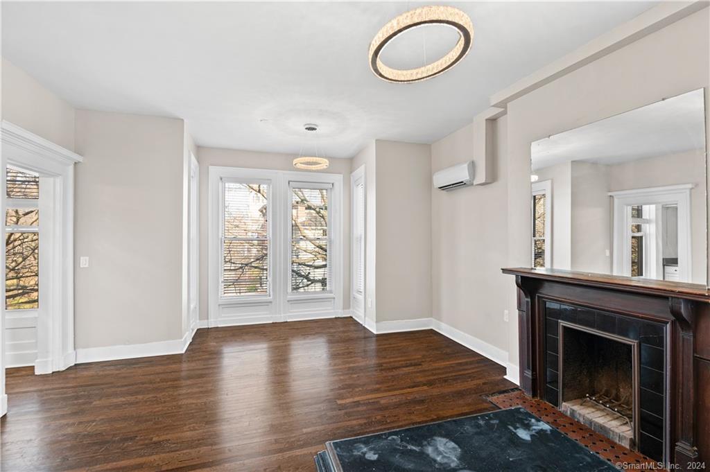 Rental Property at Chapel Street 3, New Haven, Connecticut - Bedrooms: 2 
Bathrooms: 1 
Rooms: 4  - $2,895 MO.