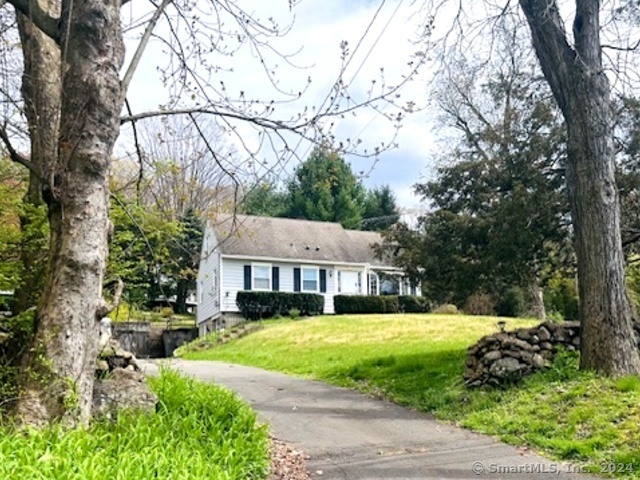 Rental Property at 37 Weed Street, New Canaan, Connecticut - Bedrooms: 4 
Bathrooms: 3 
Rooms: 7  - $6,500 MO.