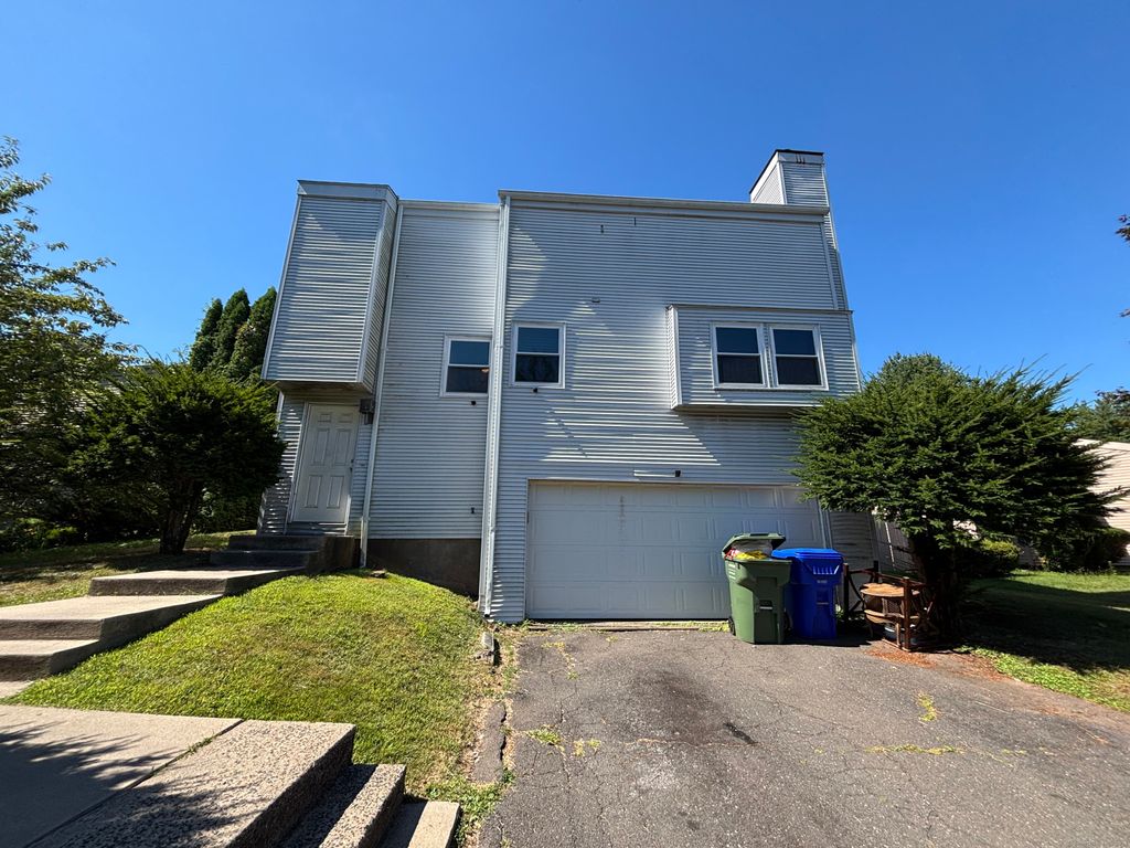 Photo of 11 E Lake Drive, Middletown, CT 06457 (MLS # 24121598)