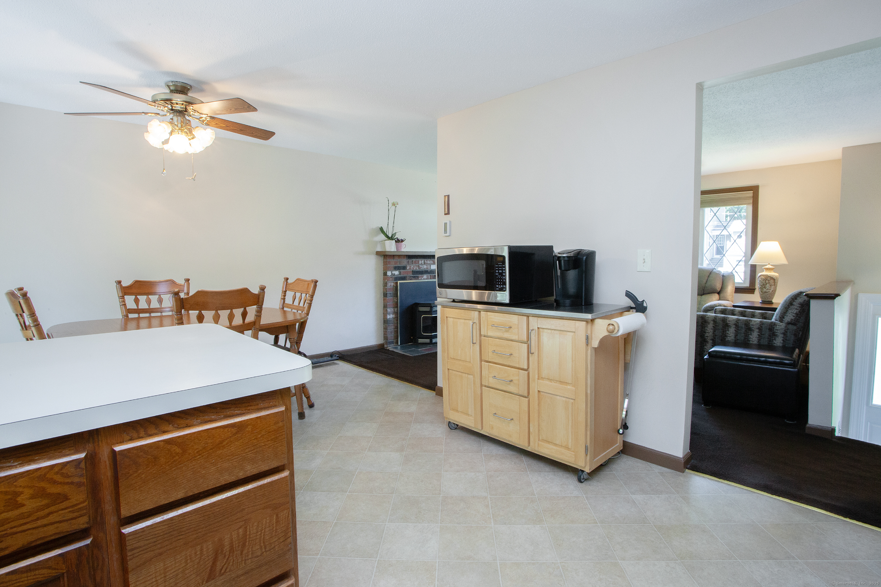 359 Ivy Drive, Farmington, Connecticut image 5
