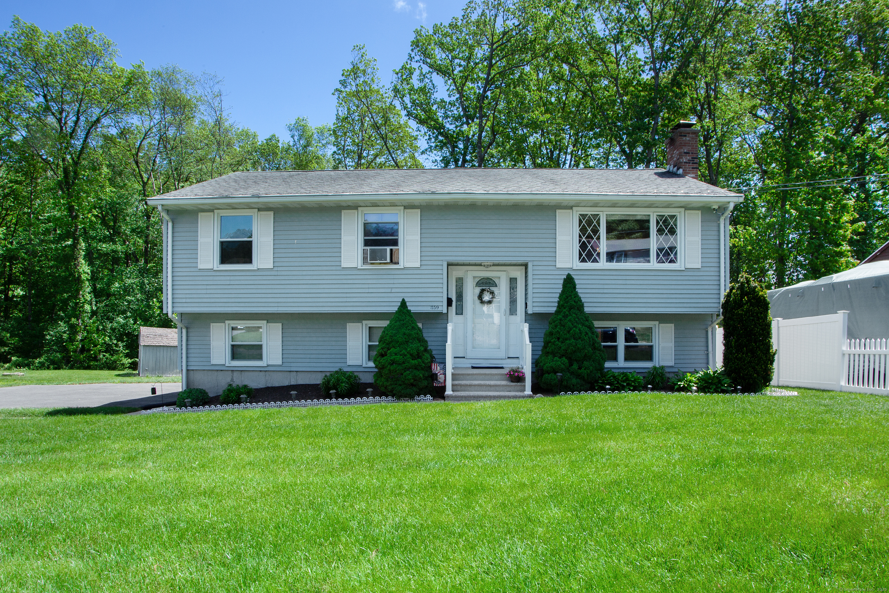Property for Sale at Ivy Drive, Farmington, Connecticut - Bedrooms: 3 
Bathrooms: 2 
Rooms: 6  - $359,000